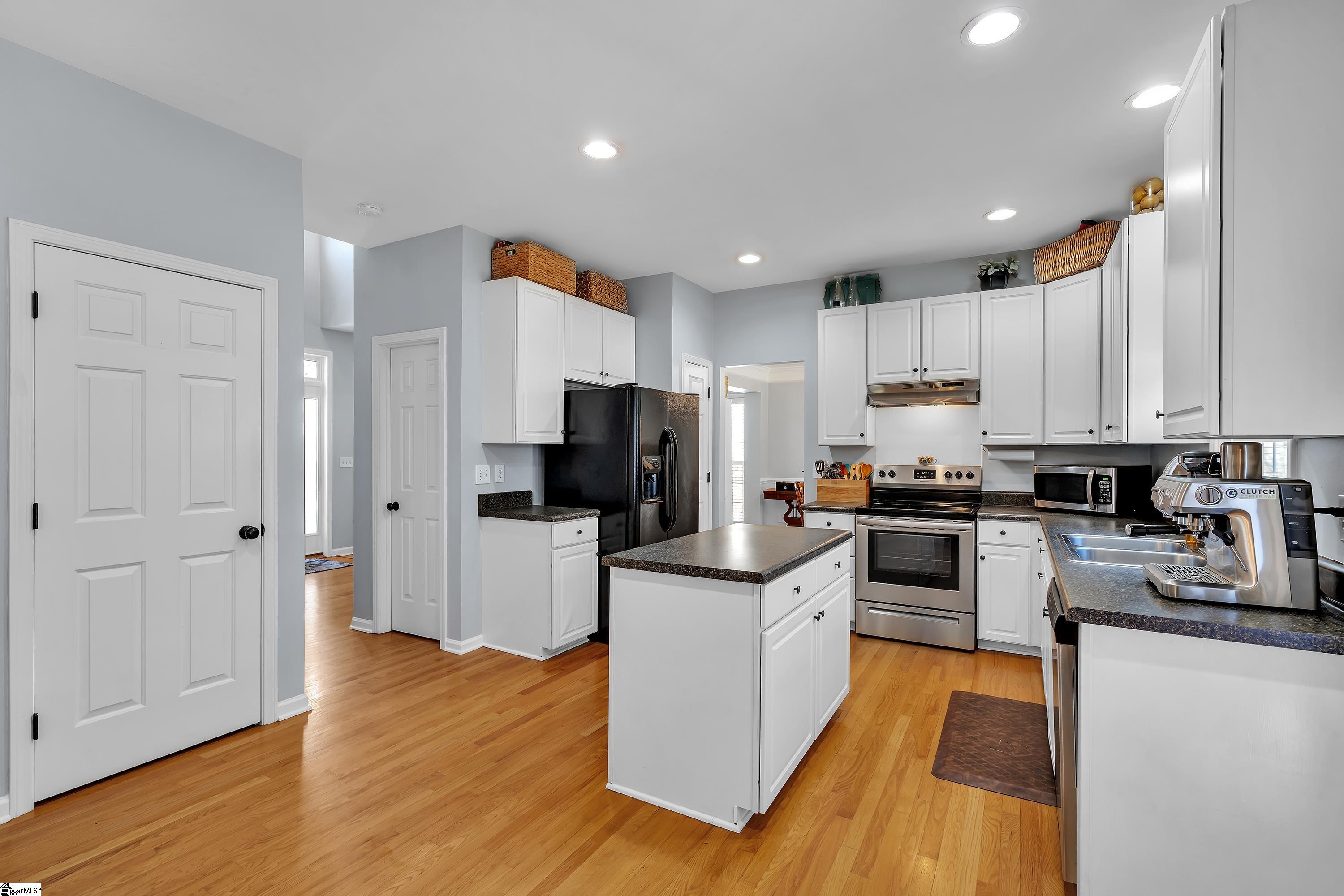 104 N Cedarbluff Court