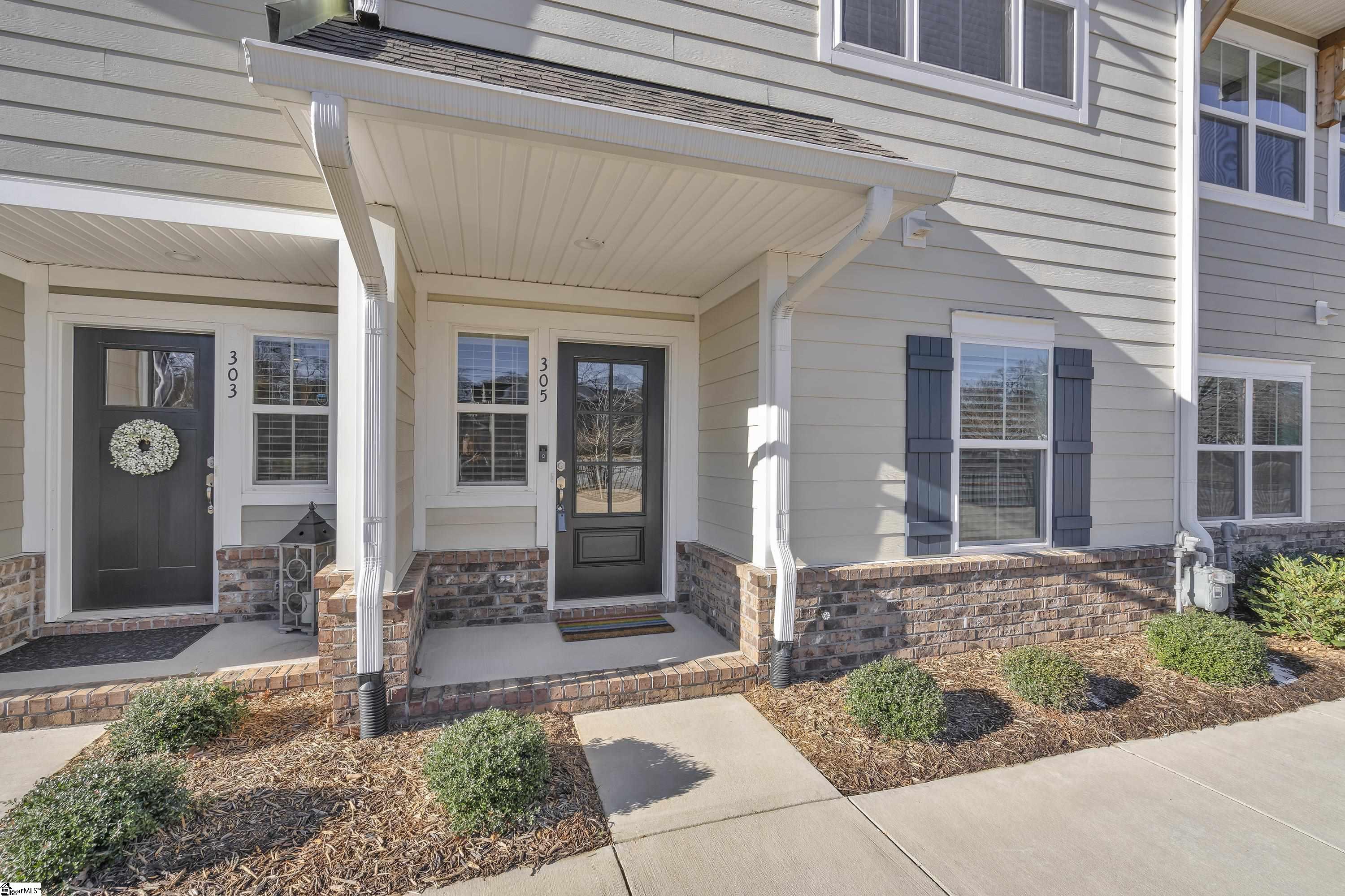 305 Pete Hollis Boulevard