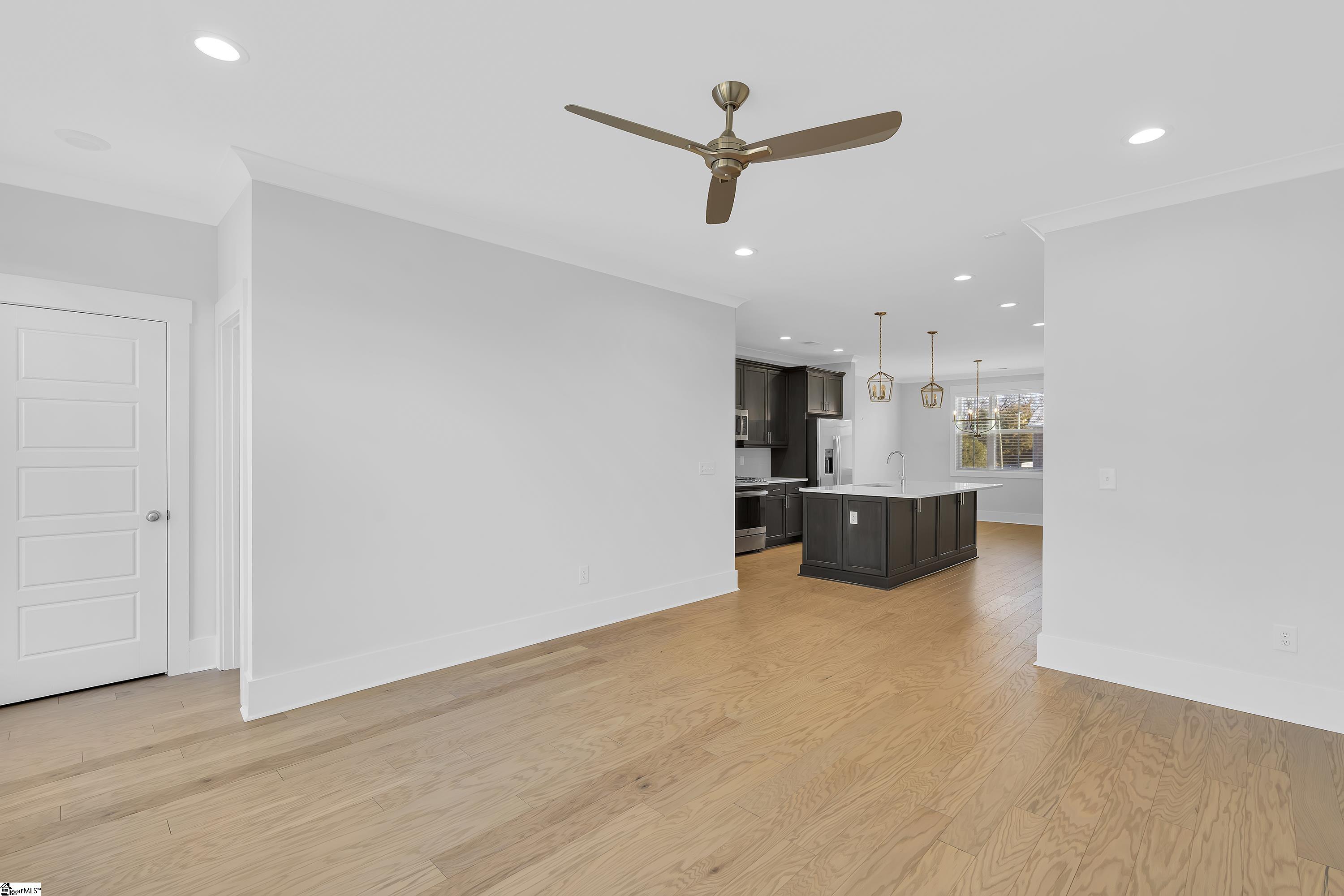 305 Pete Hollis Boulevard