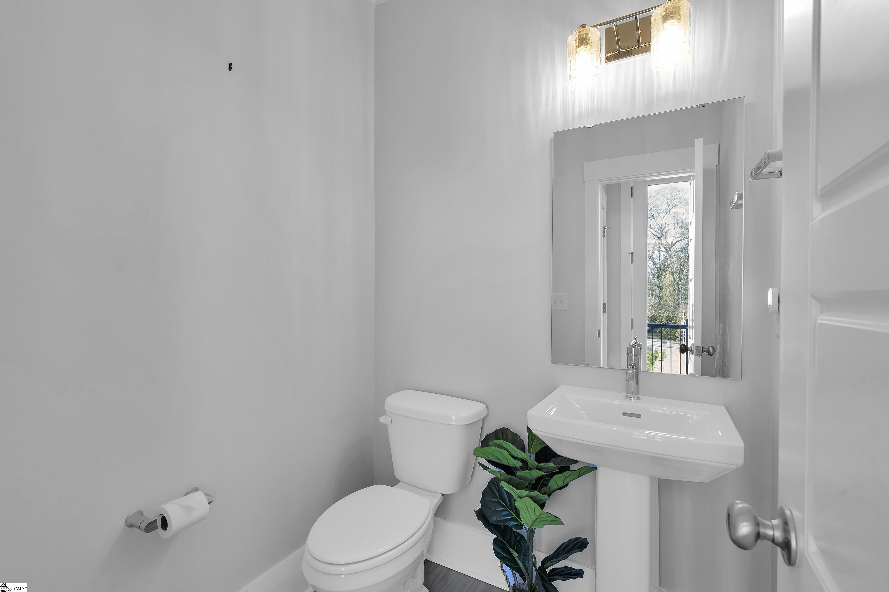 305 Pete Hollis Boulevard