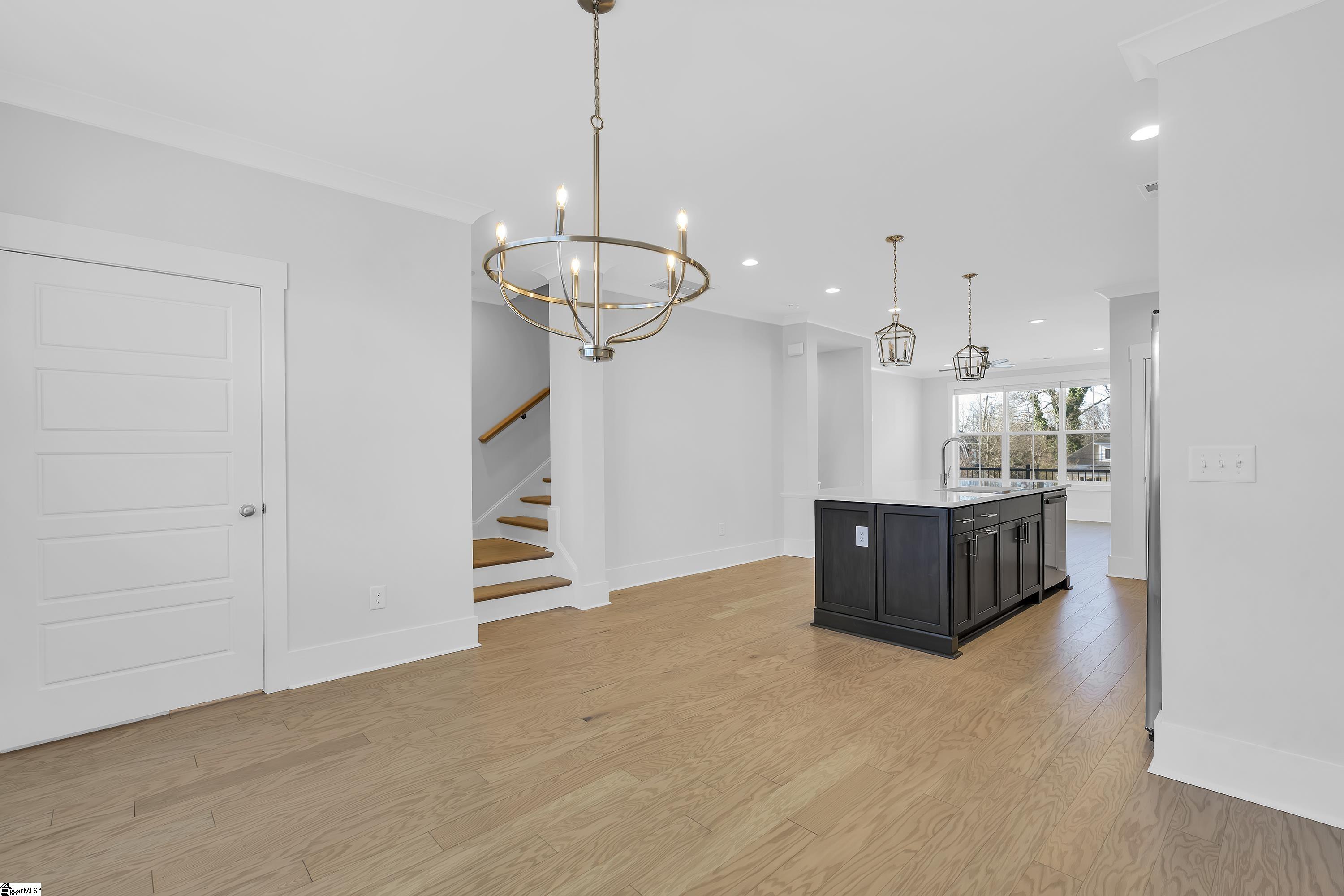 305 Pete Hollis Boulevard