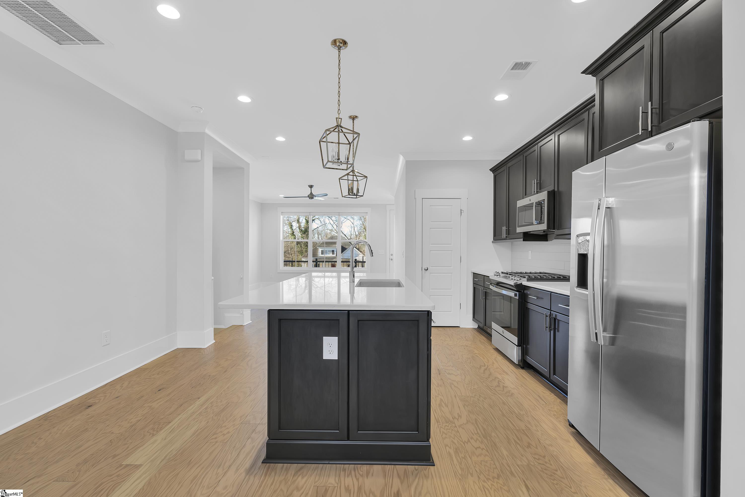 305 Pete Hollis Boulevard