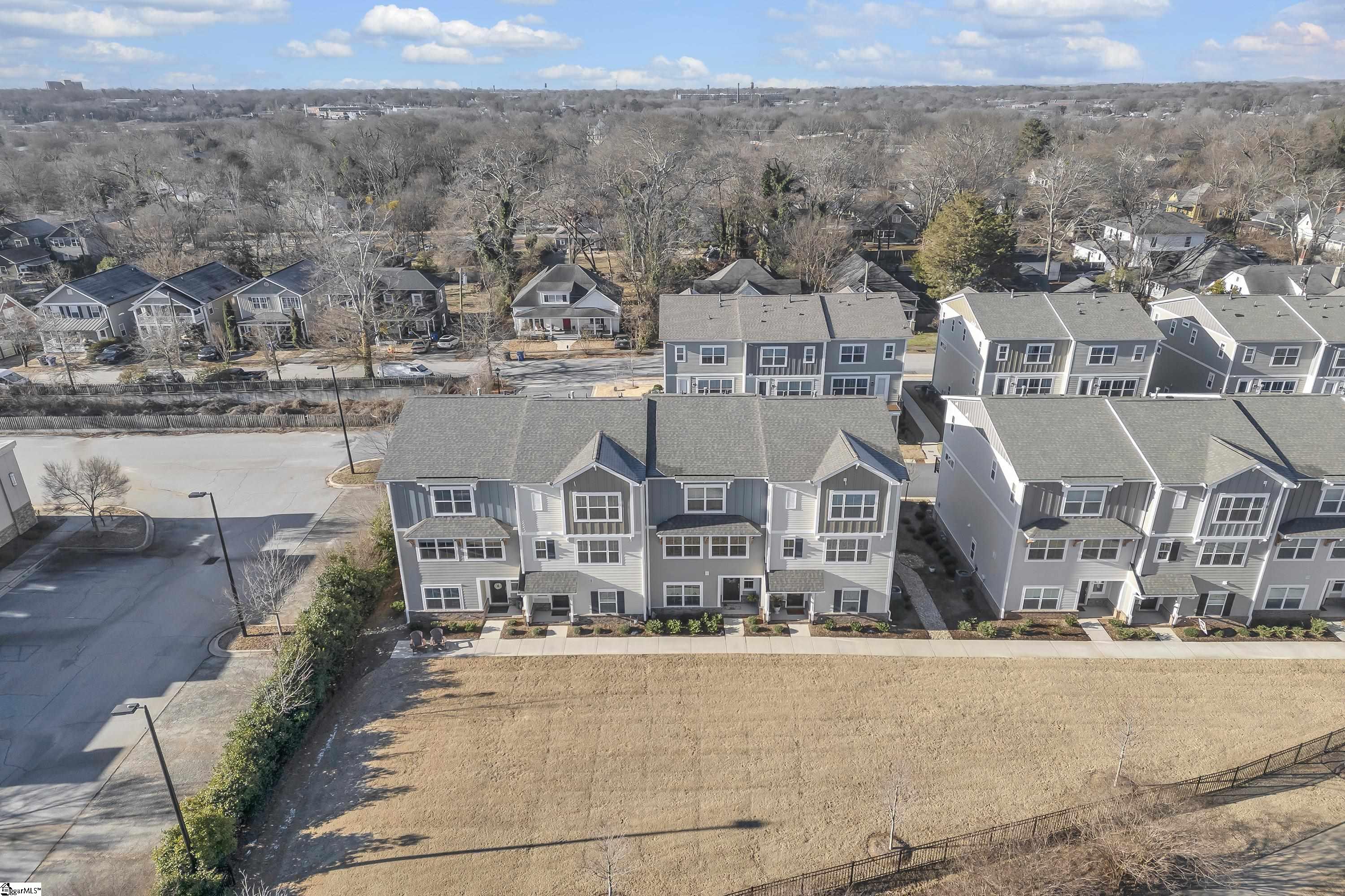 305 Pete Hollis Boulevard