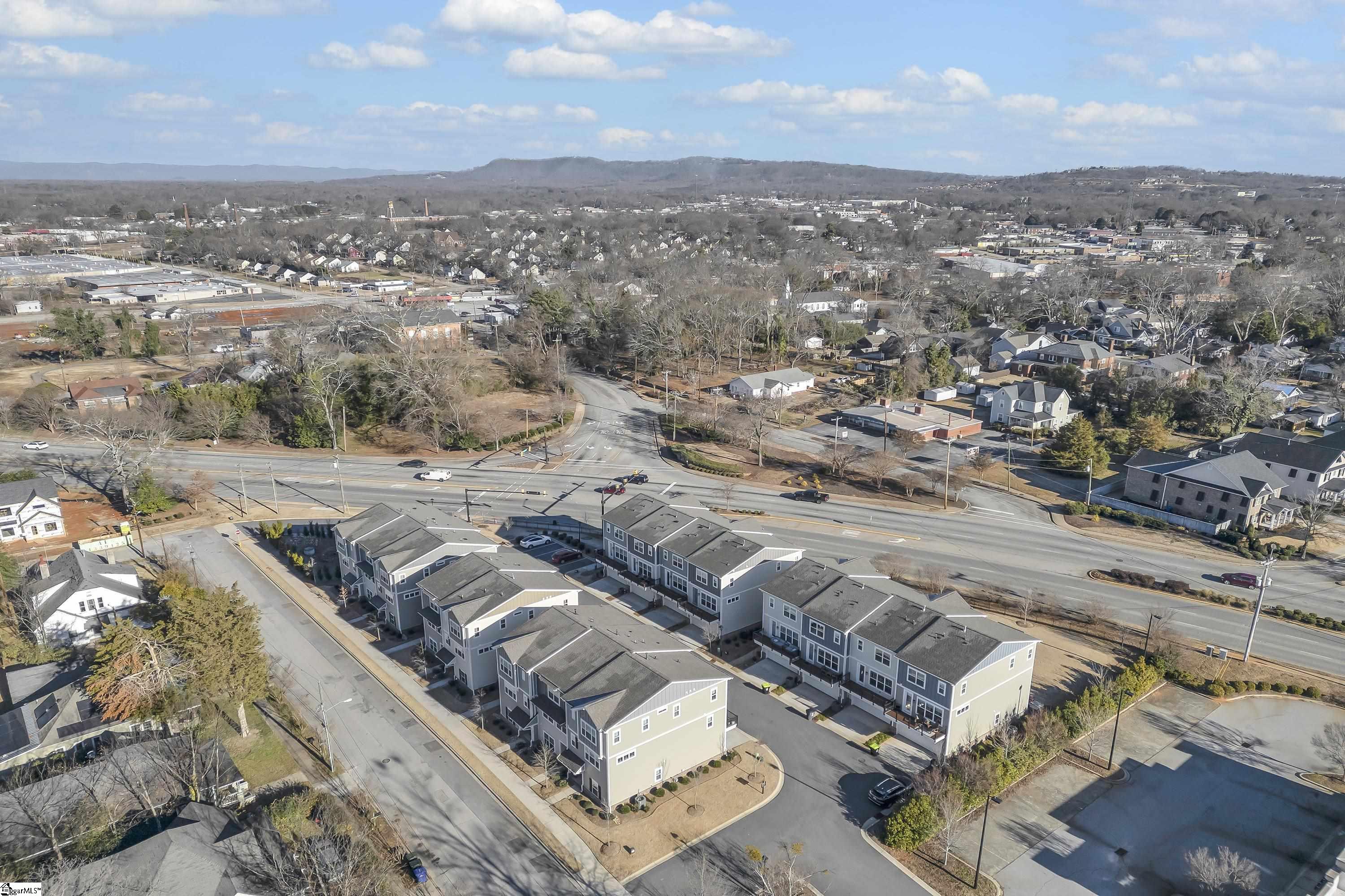 305 Pete Hollis Boulevard