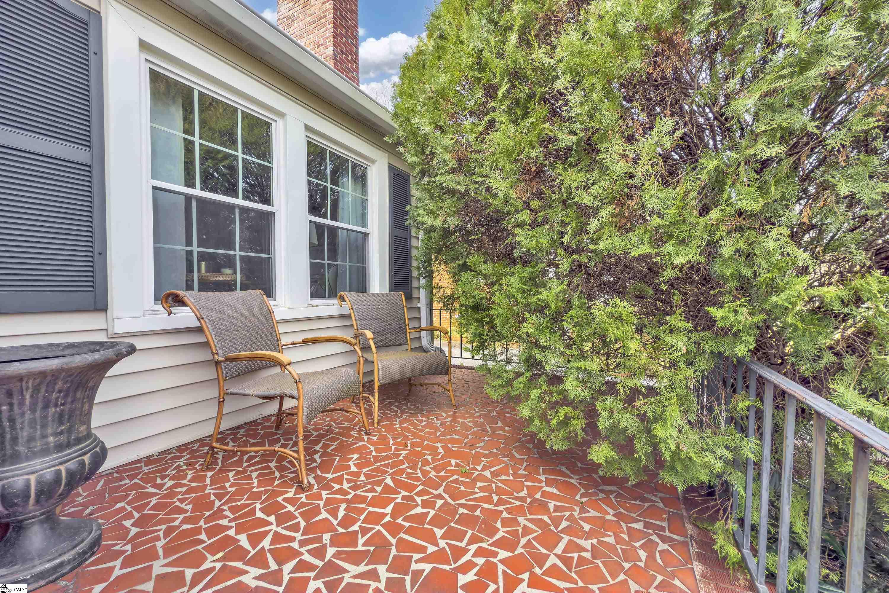 441 Longview Terrace