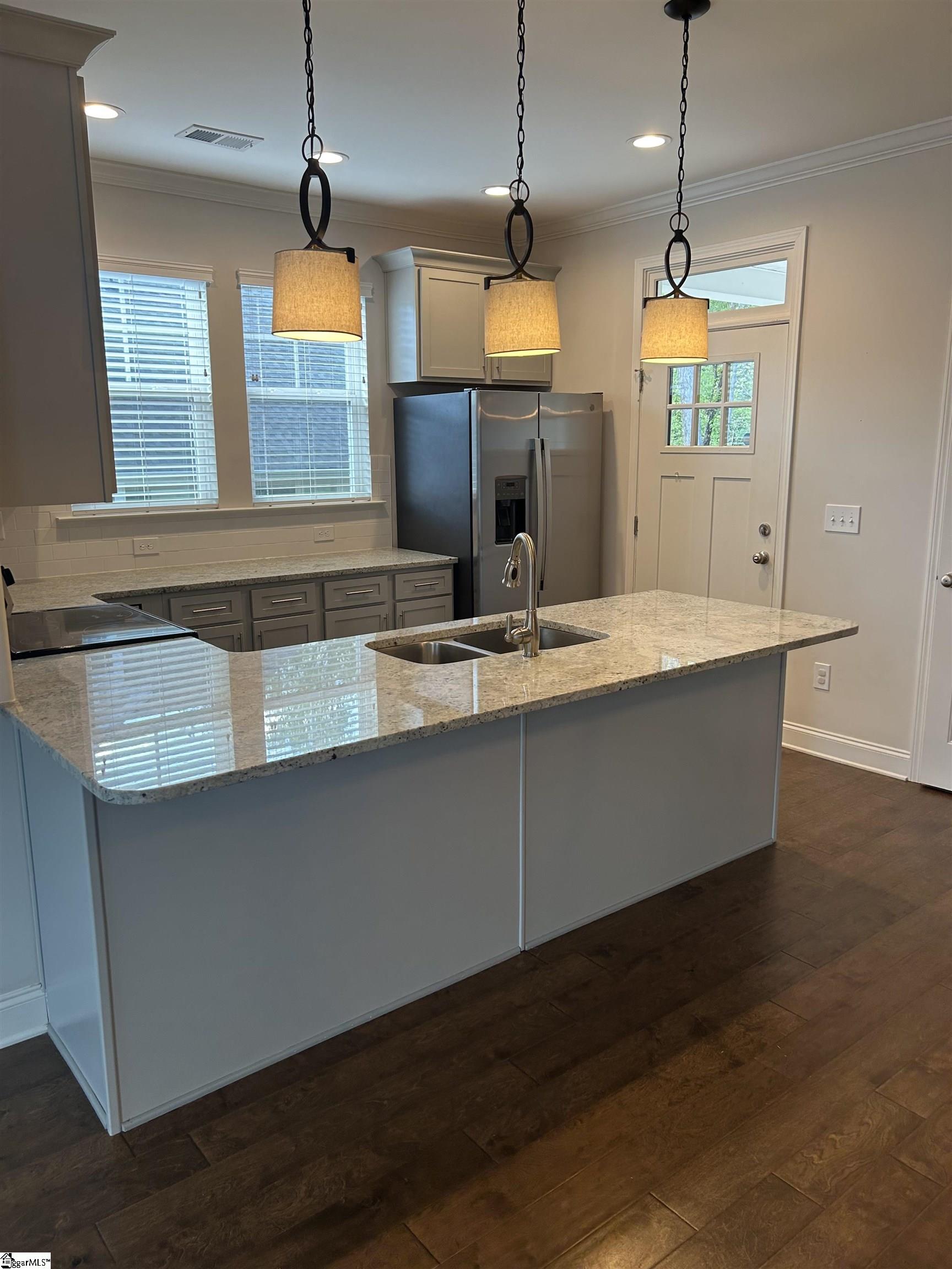 542 Twin Lake Circle