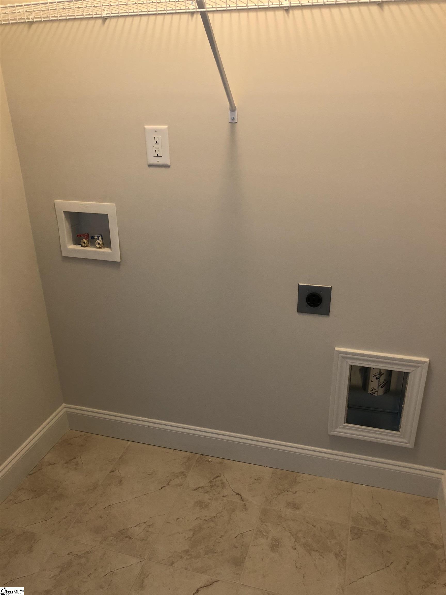 542 Twin Lake Circle