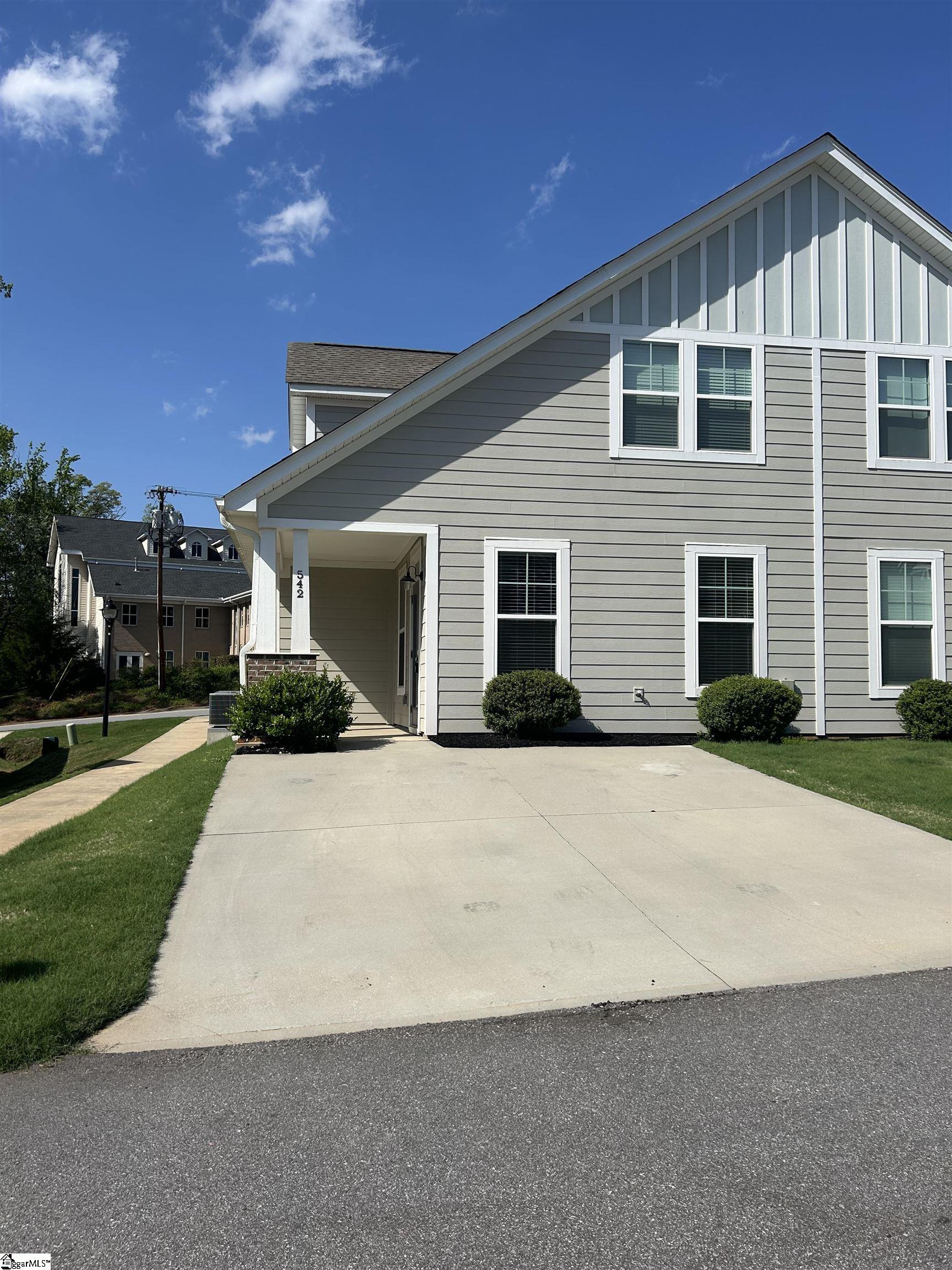 542 Twin Lake Circle