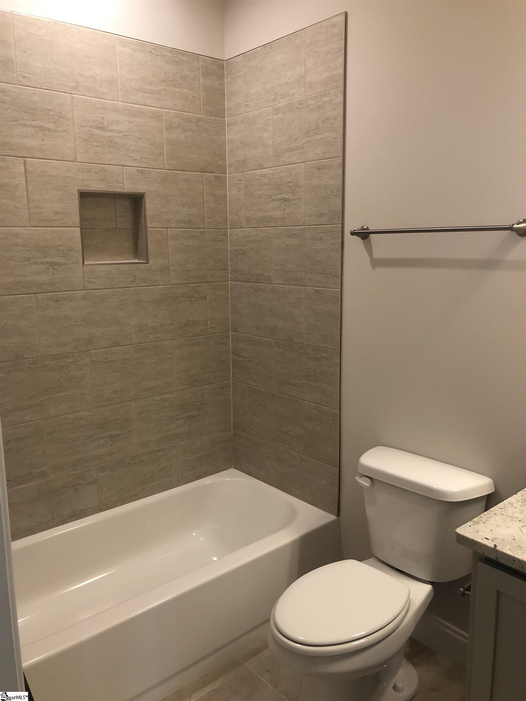 542 Twin Lake Circle