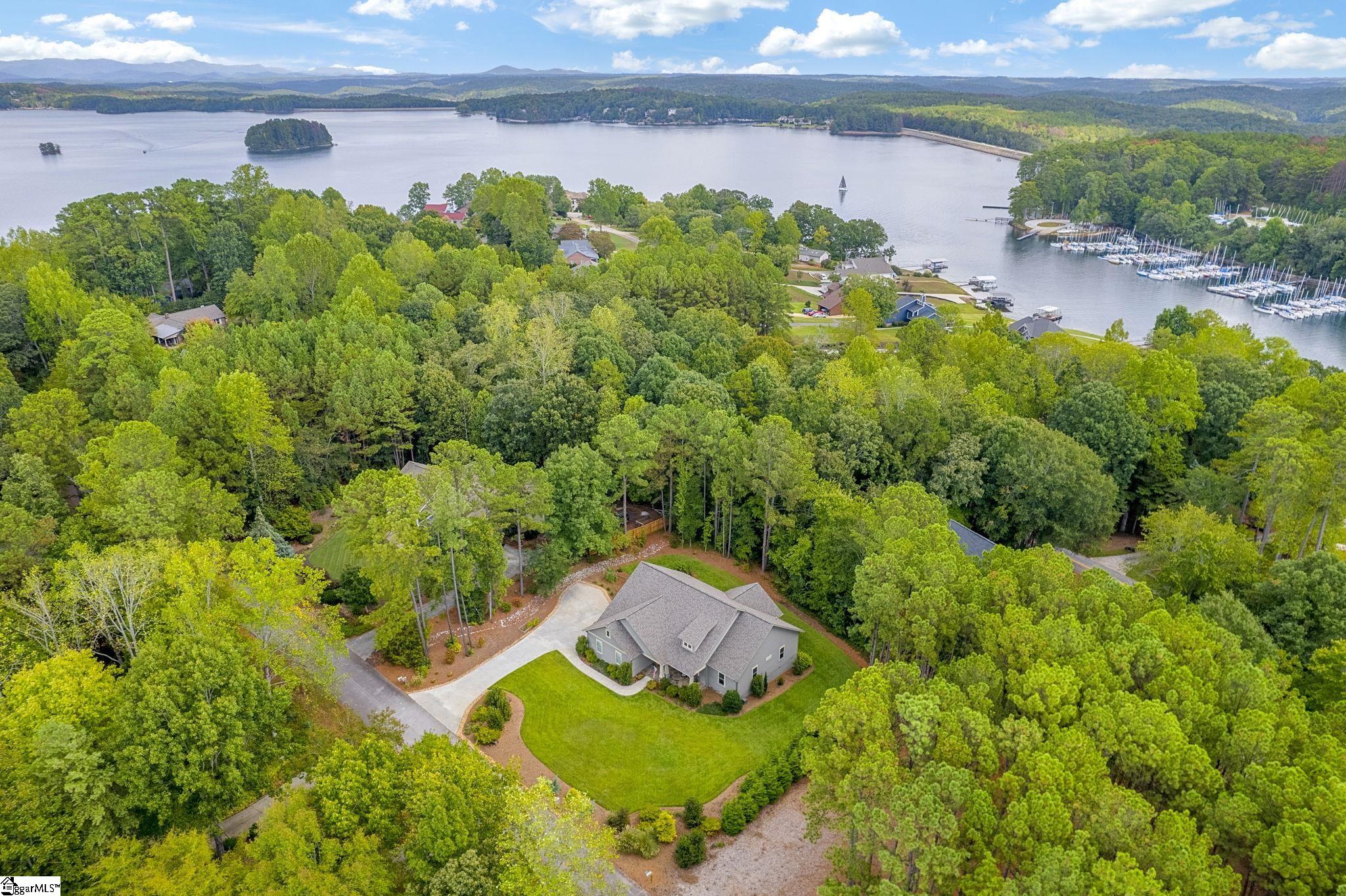 911 Lakecrest Drive