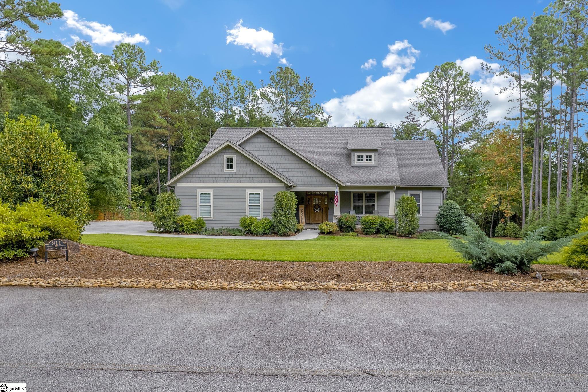 911 Lakecrest Drive