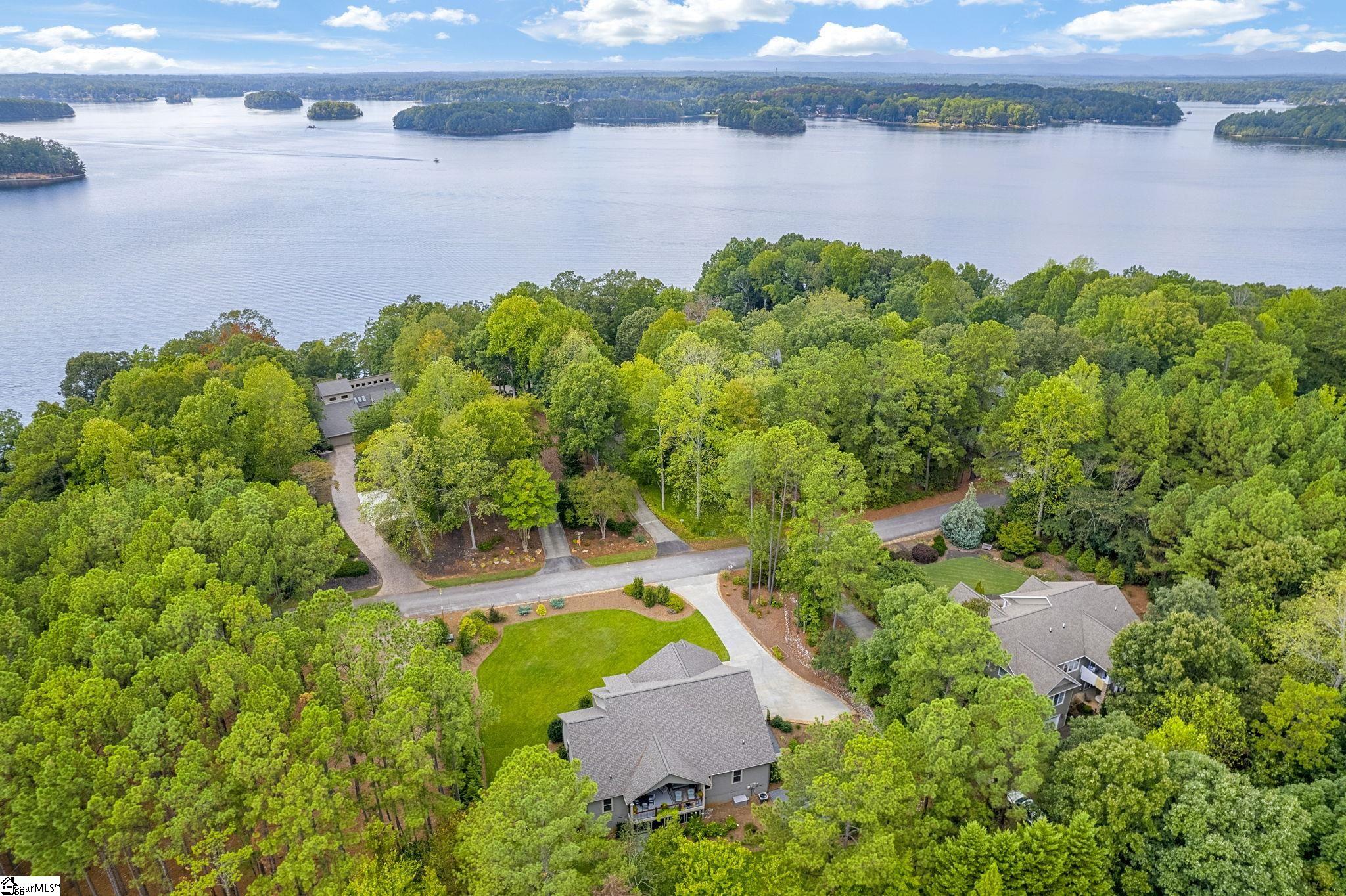 911 Lakecrest Drive