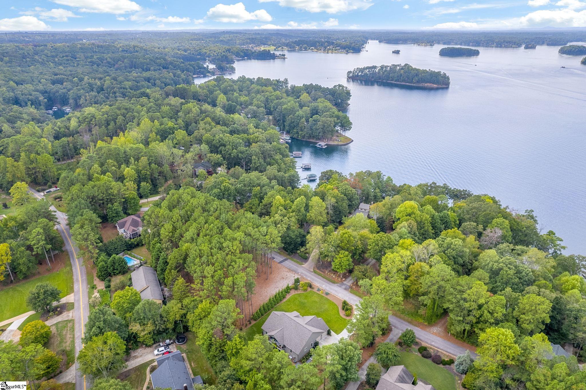 911 Lakecrest Drive