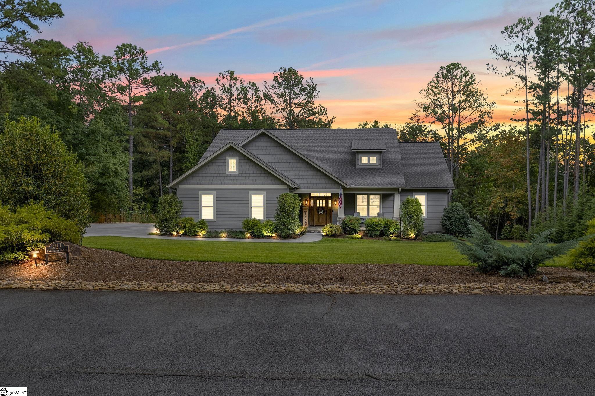 911 Lakecrest Drive