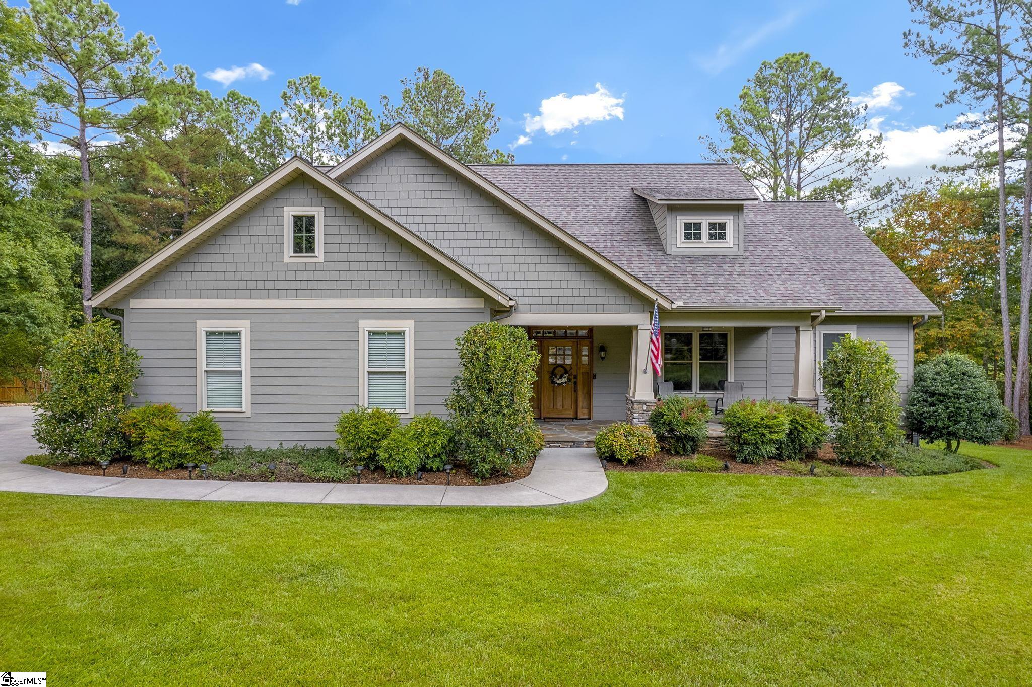 911 Lakecrest Drive