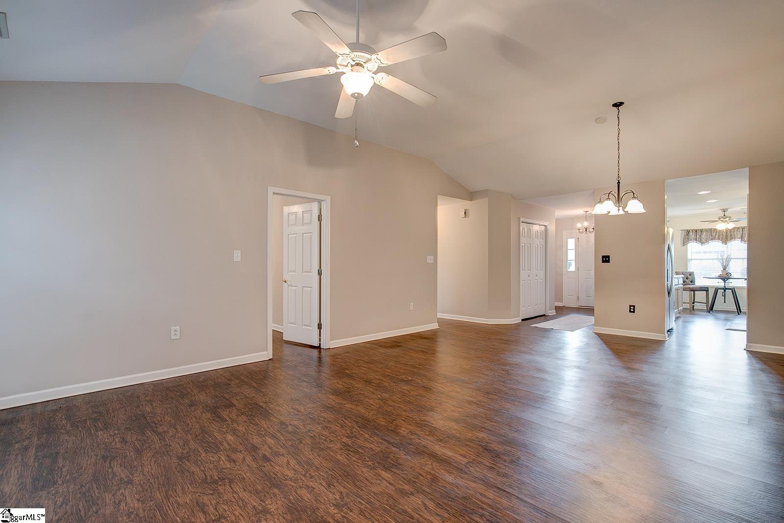 4 Creekbend Court