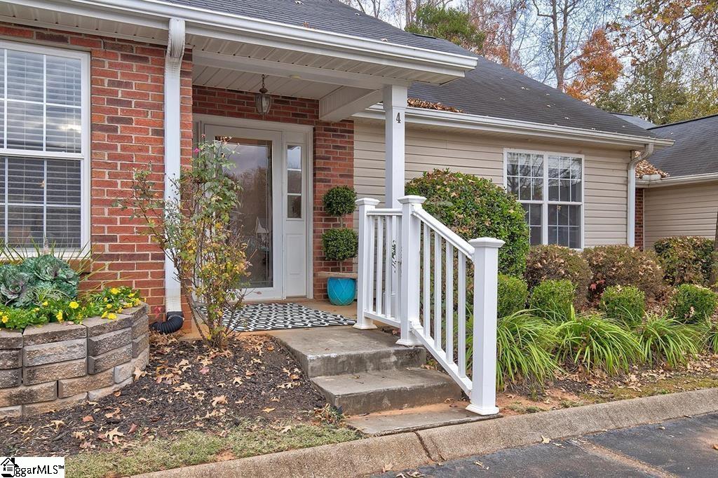 4 Creekbend Court