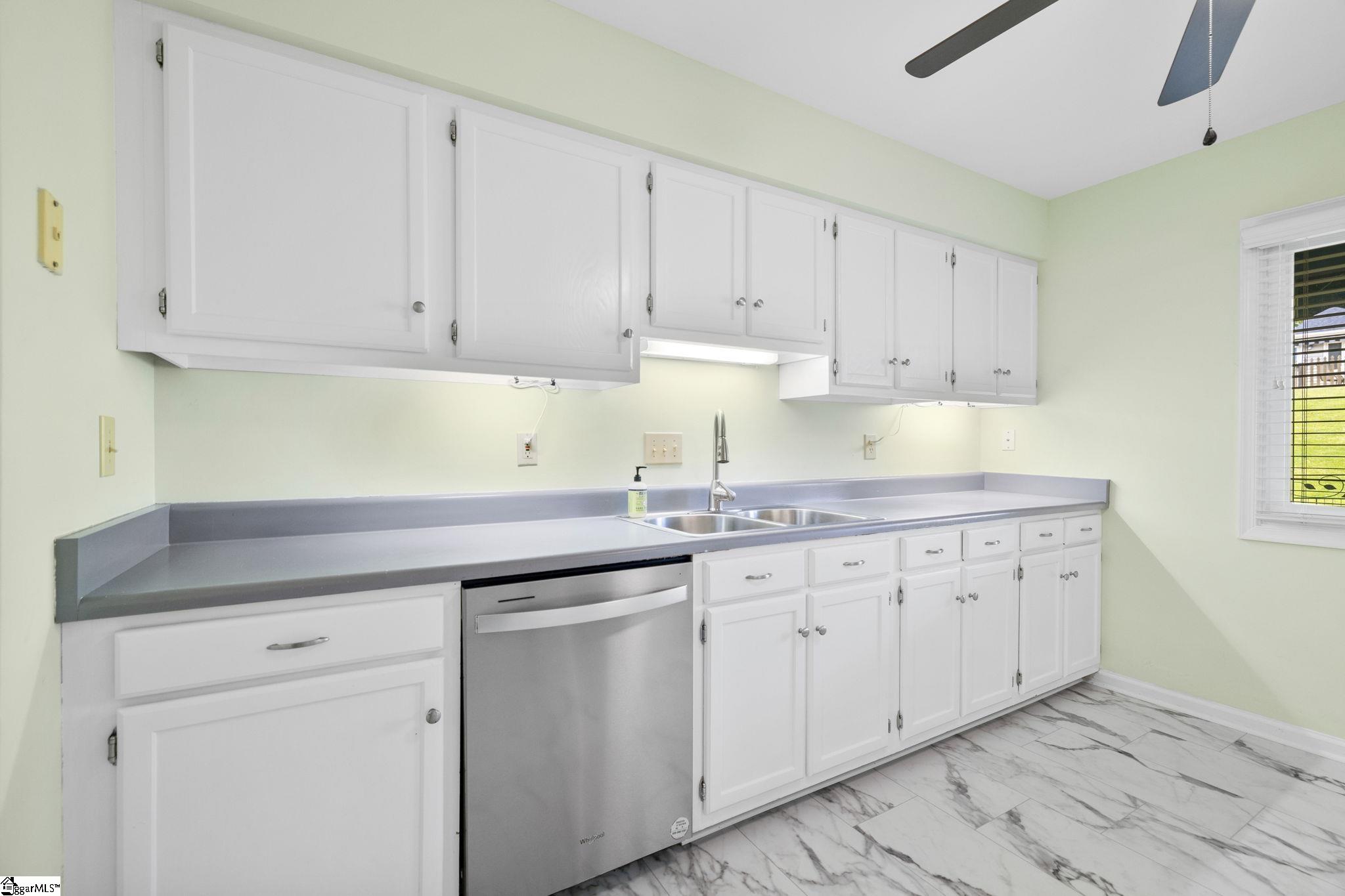 2 Hillview Drive