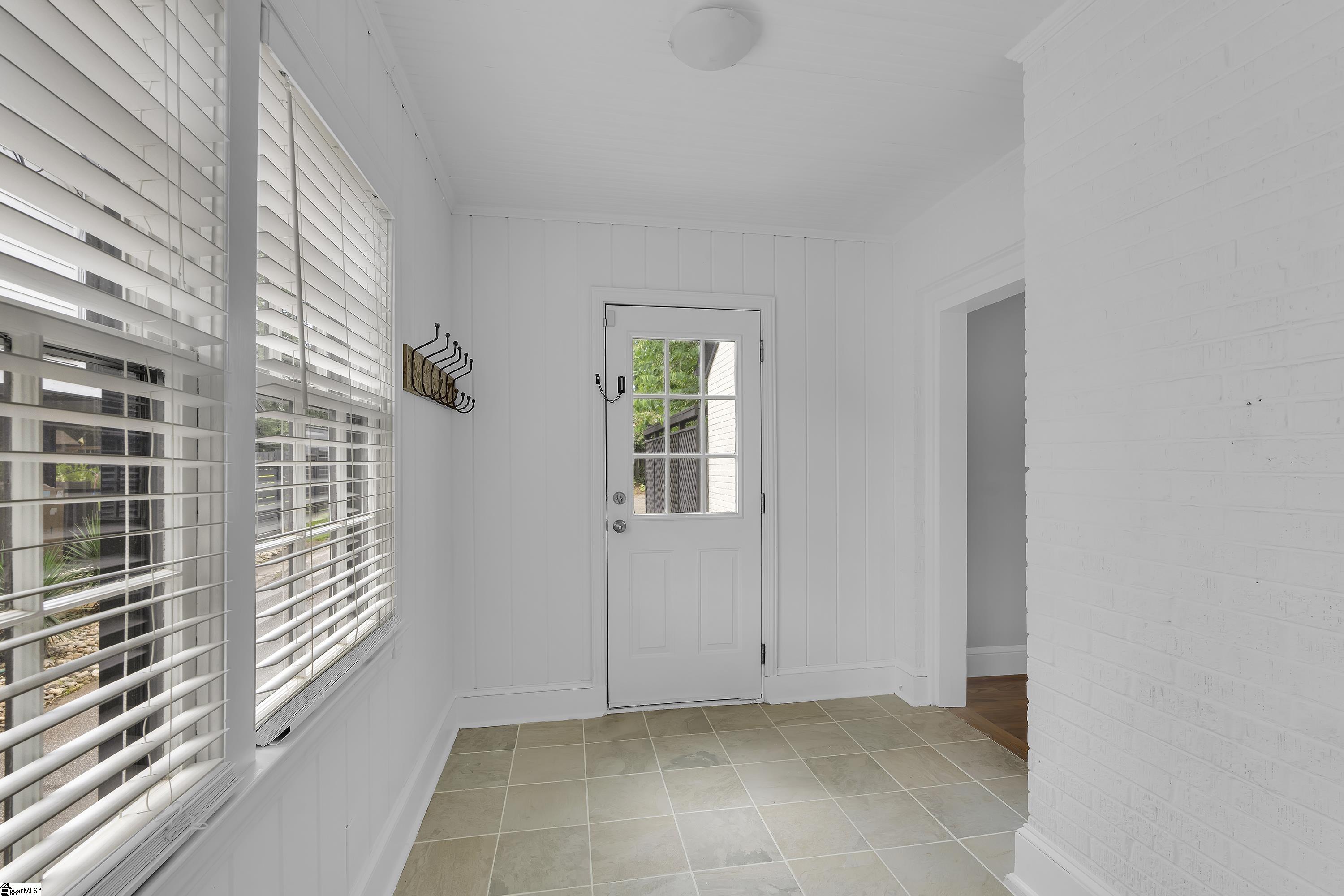 453 Longview Terrace