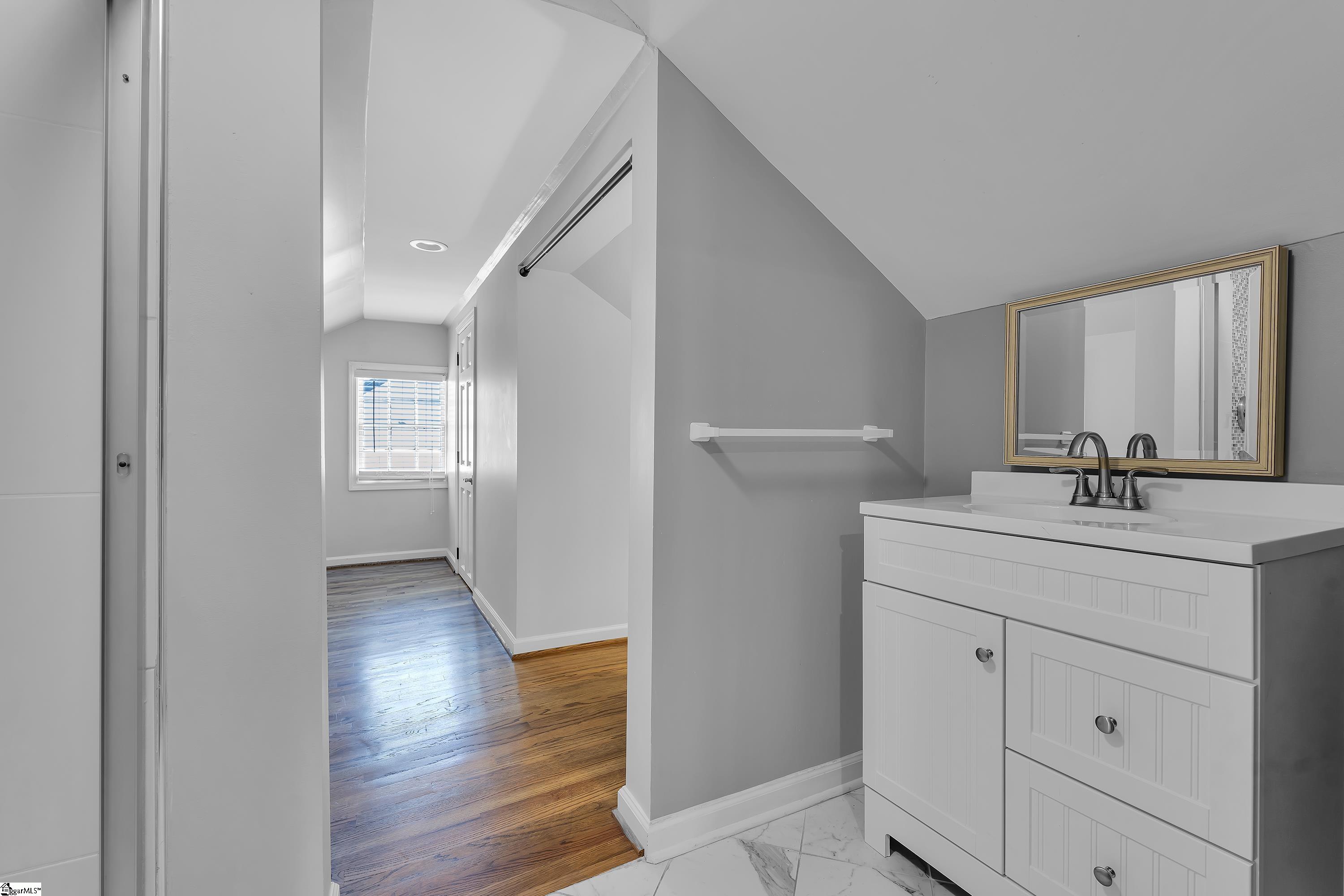 453 Longview Terrace