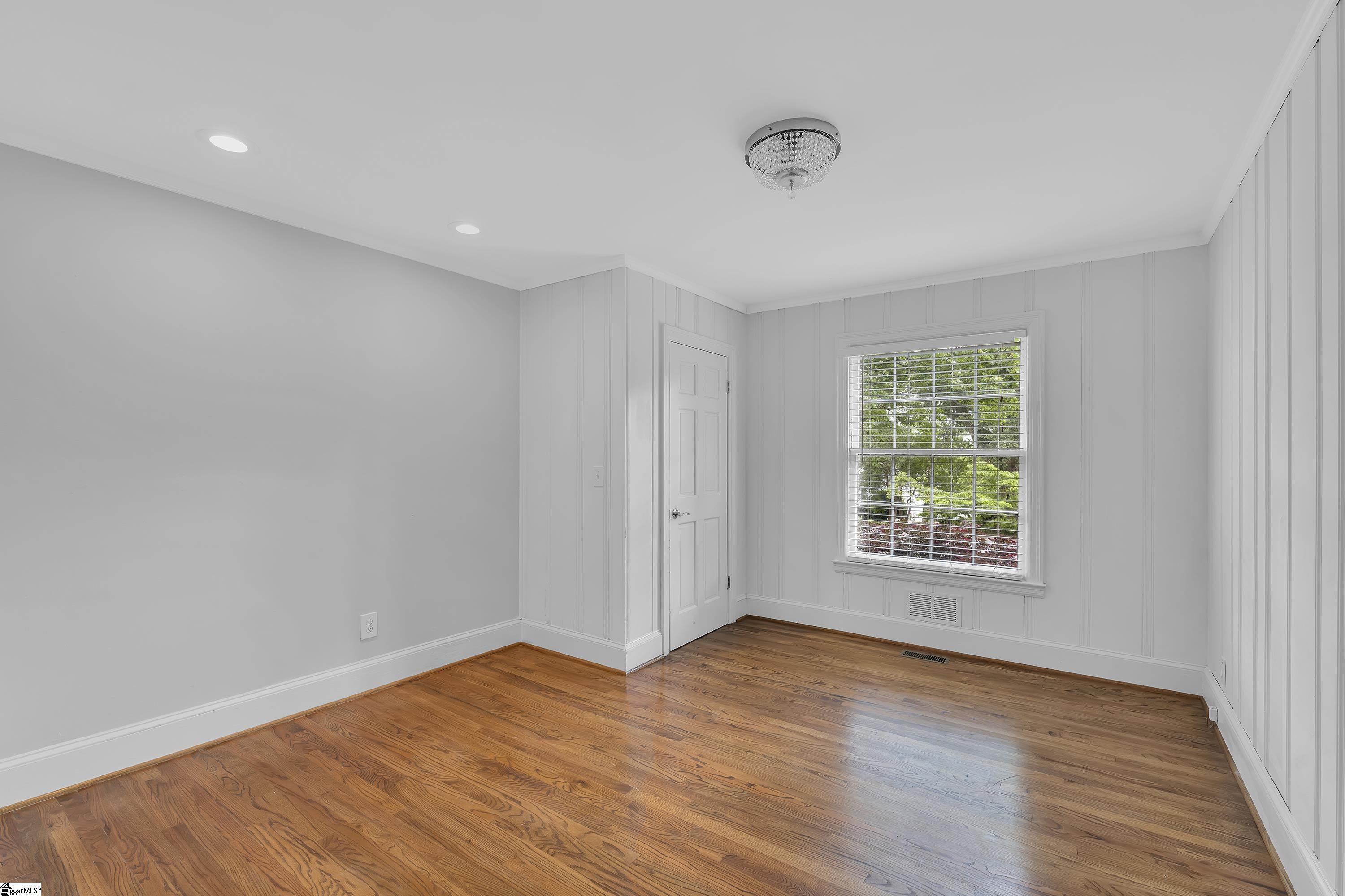 453 Longview Terrace