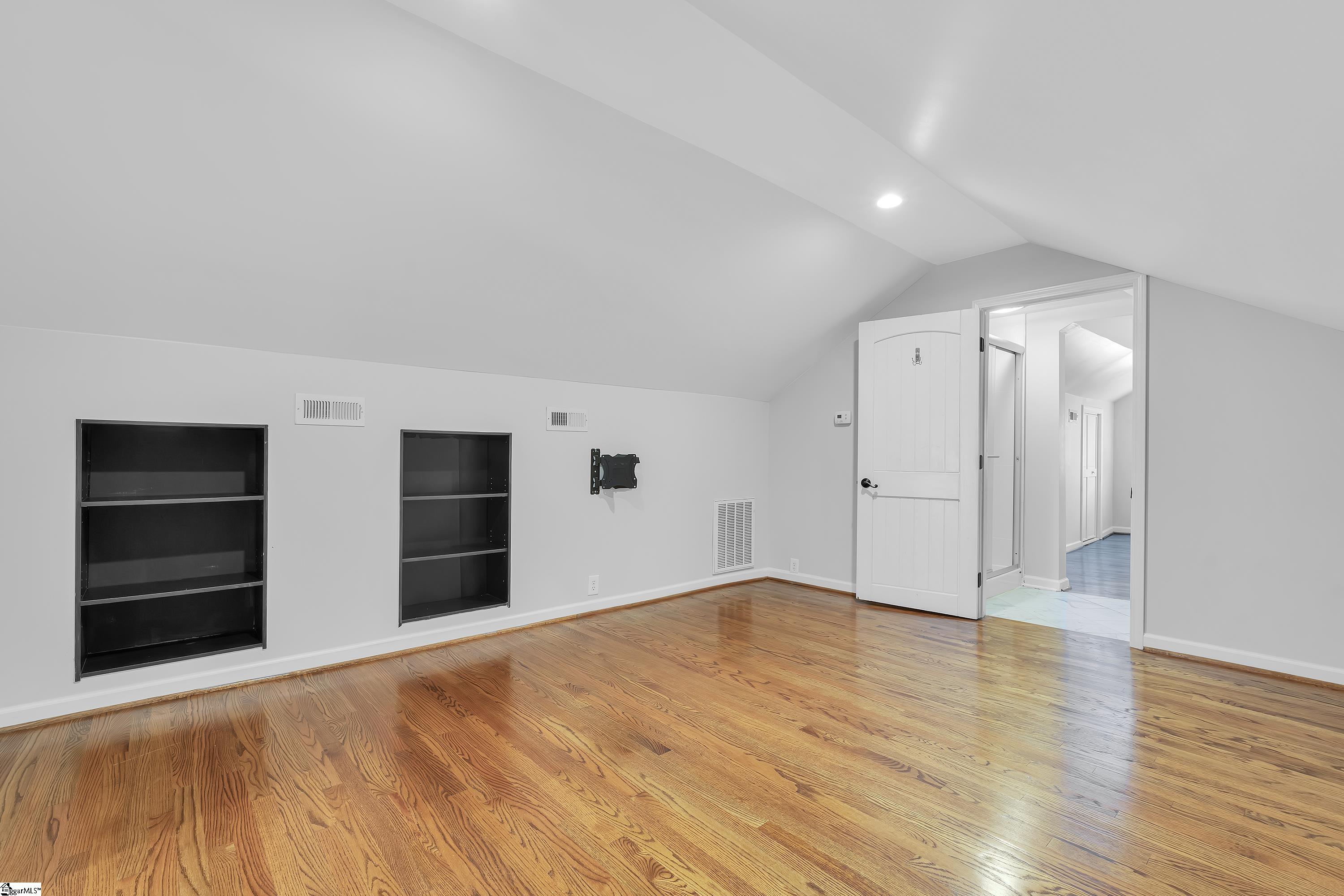 453 Longview Terrace