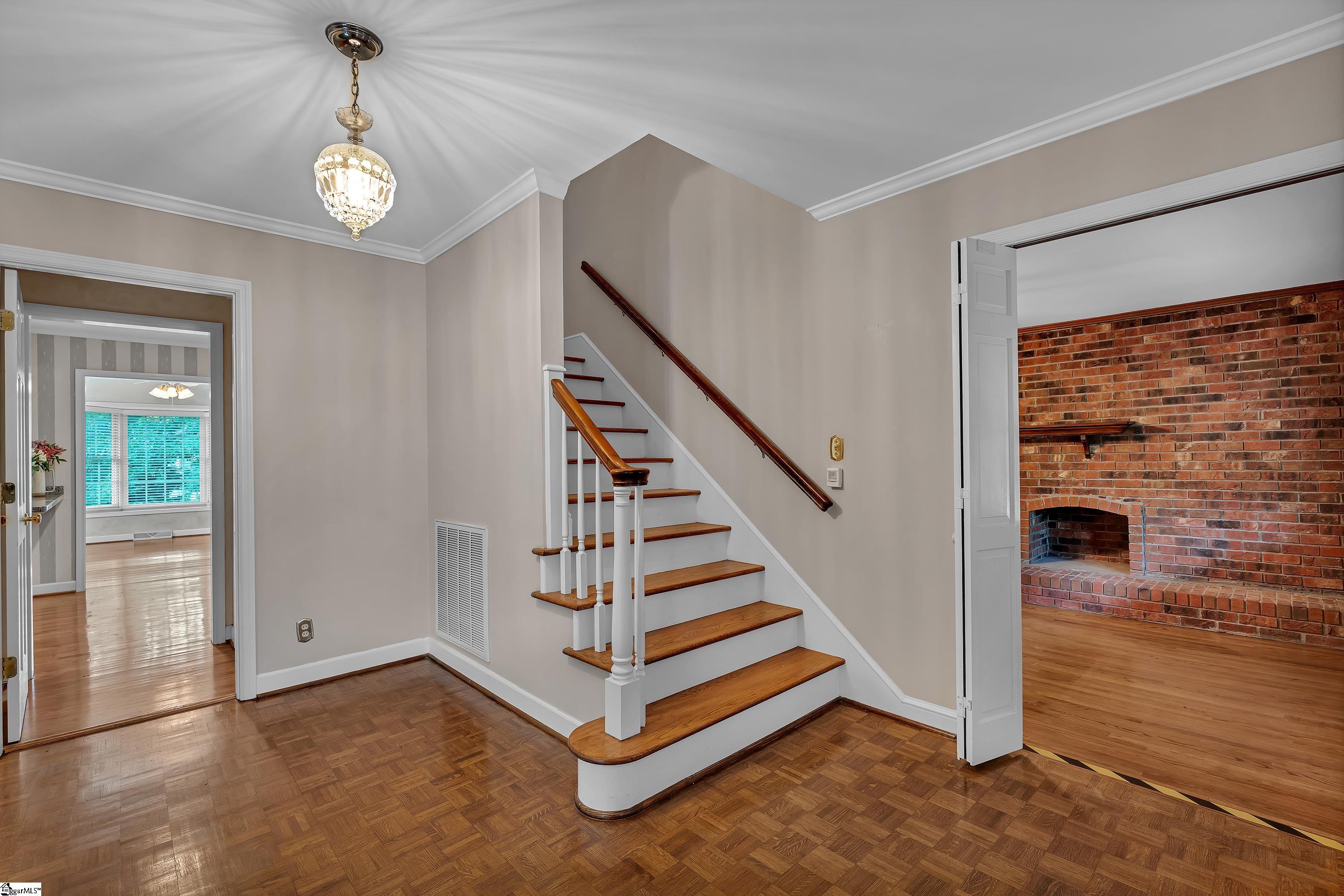 8 Compton Drive