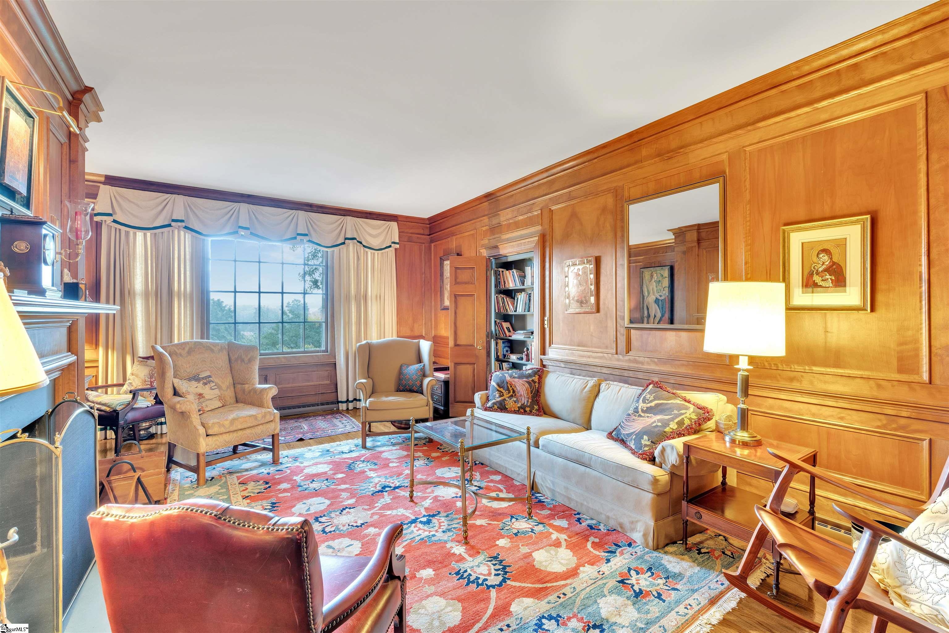 110 E Round Hill Road