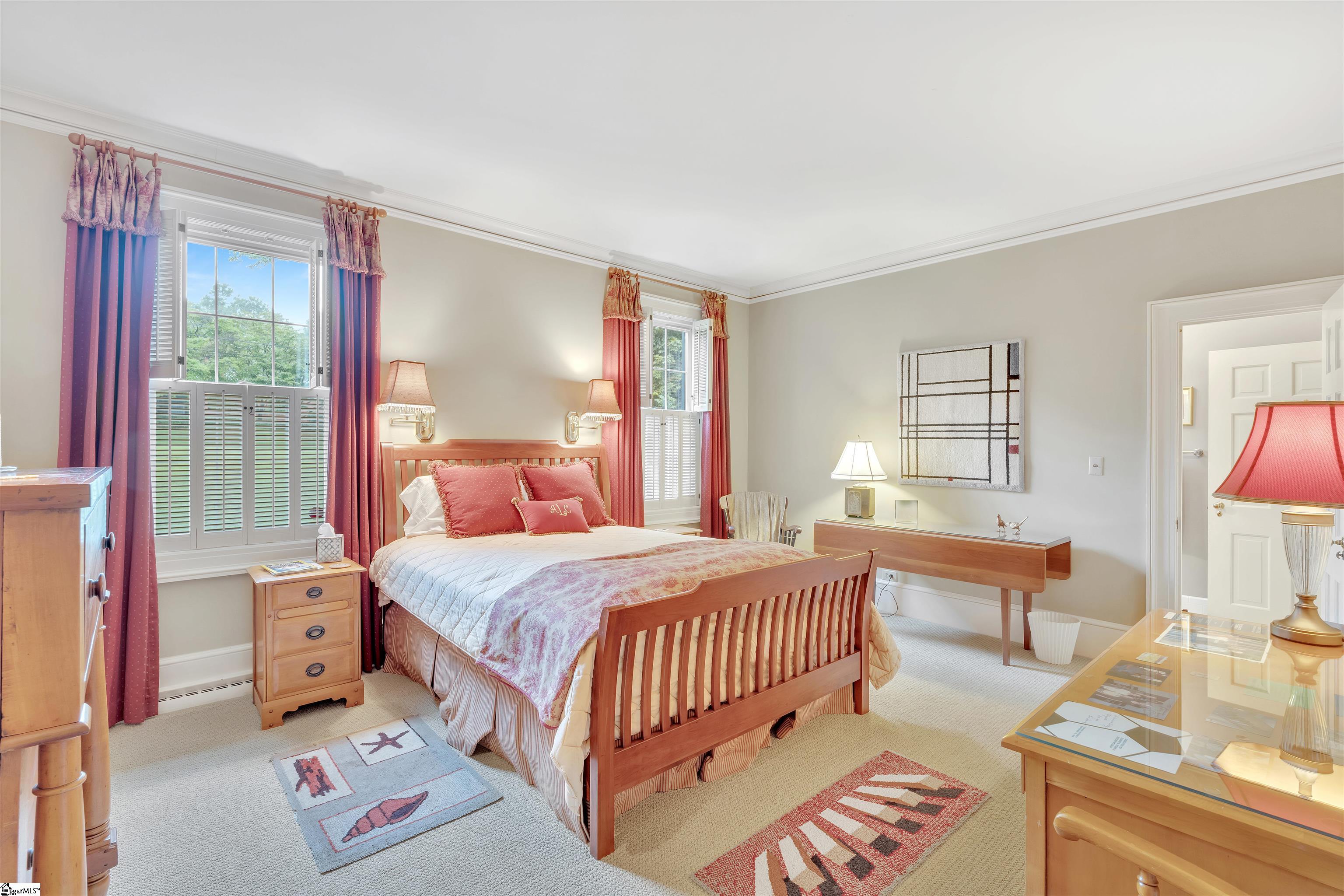 110 E Round Hill Road