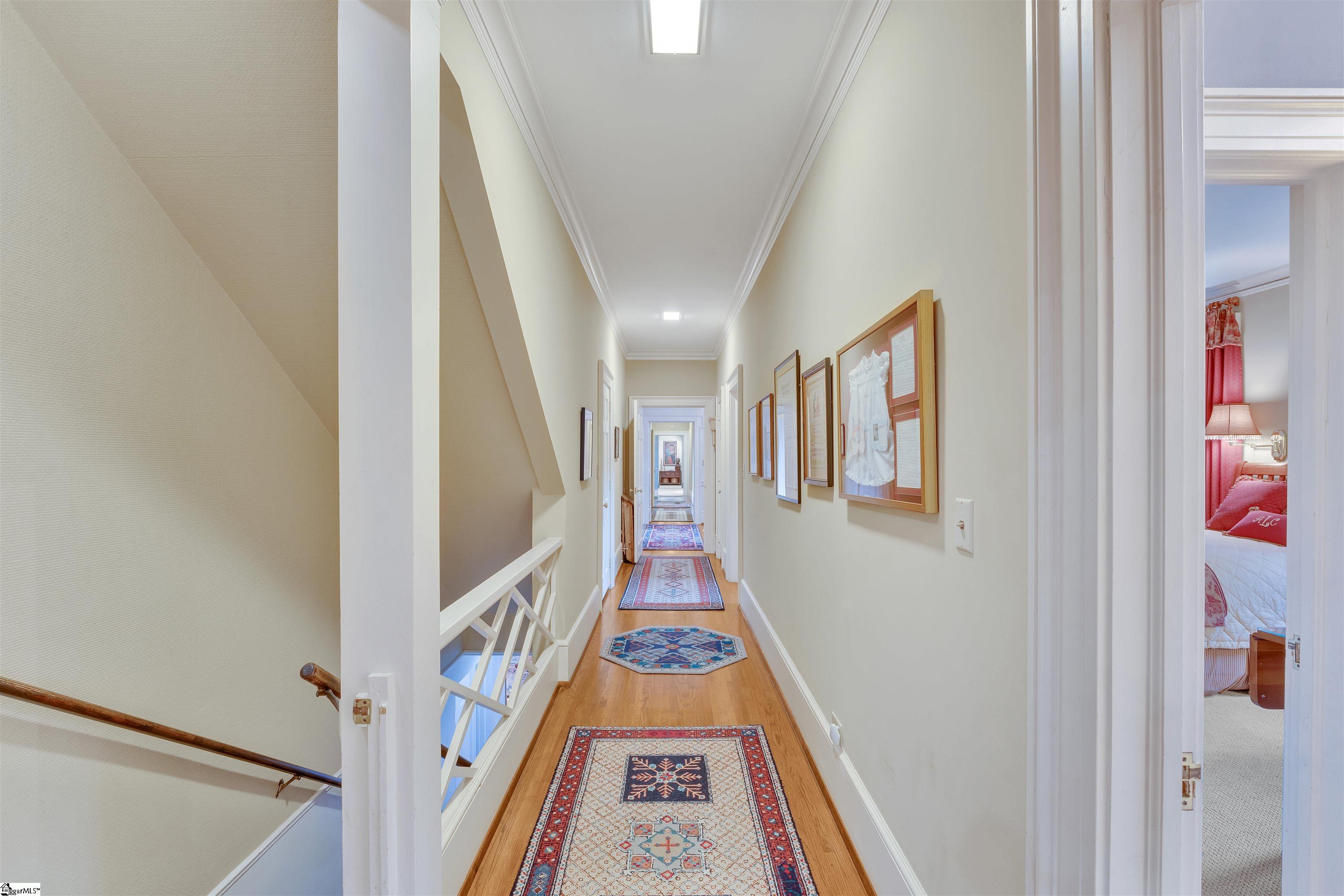 110 E Round Hill Road