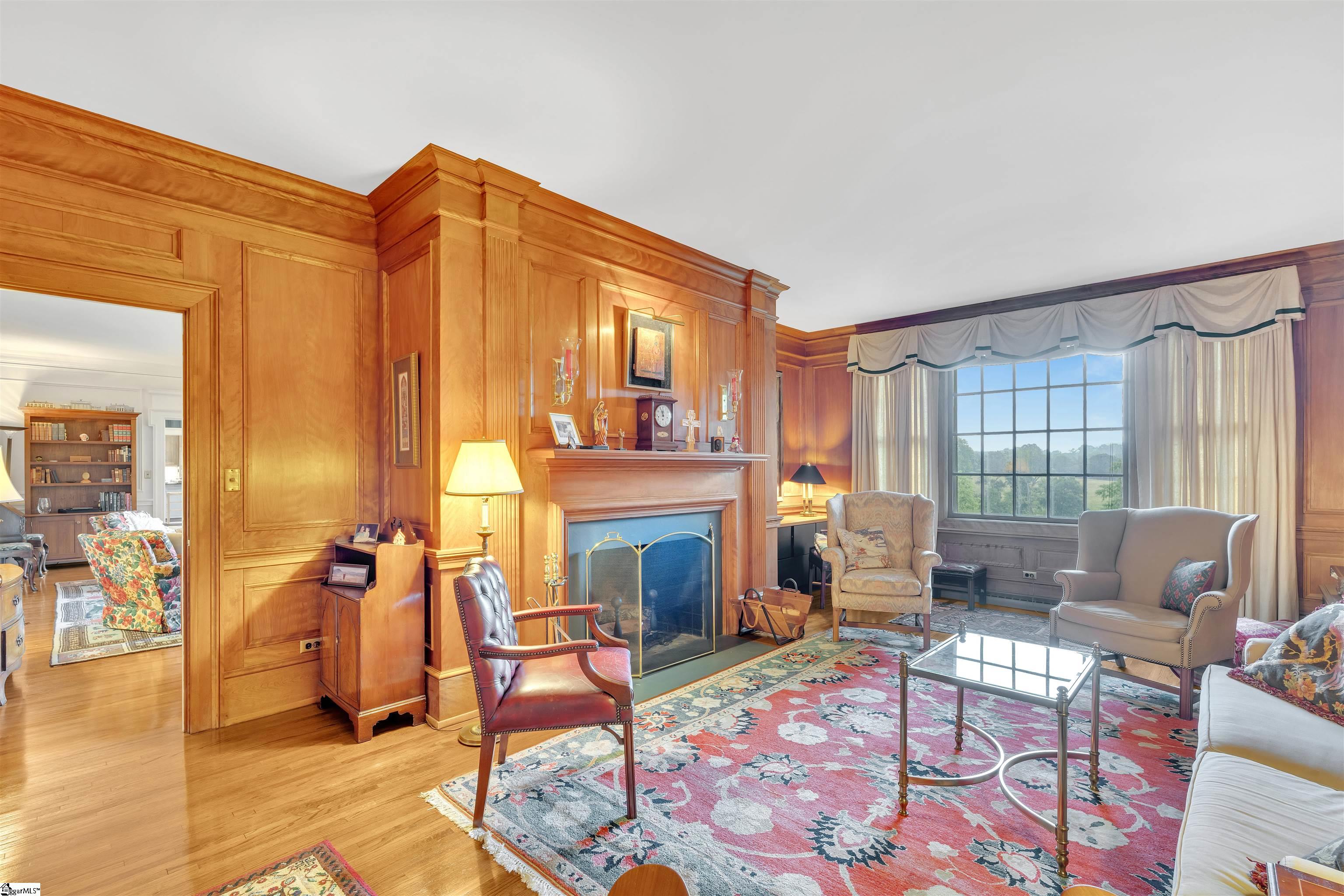 110 E Round Hill Road