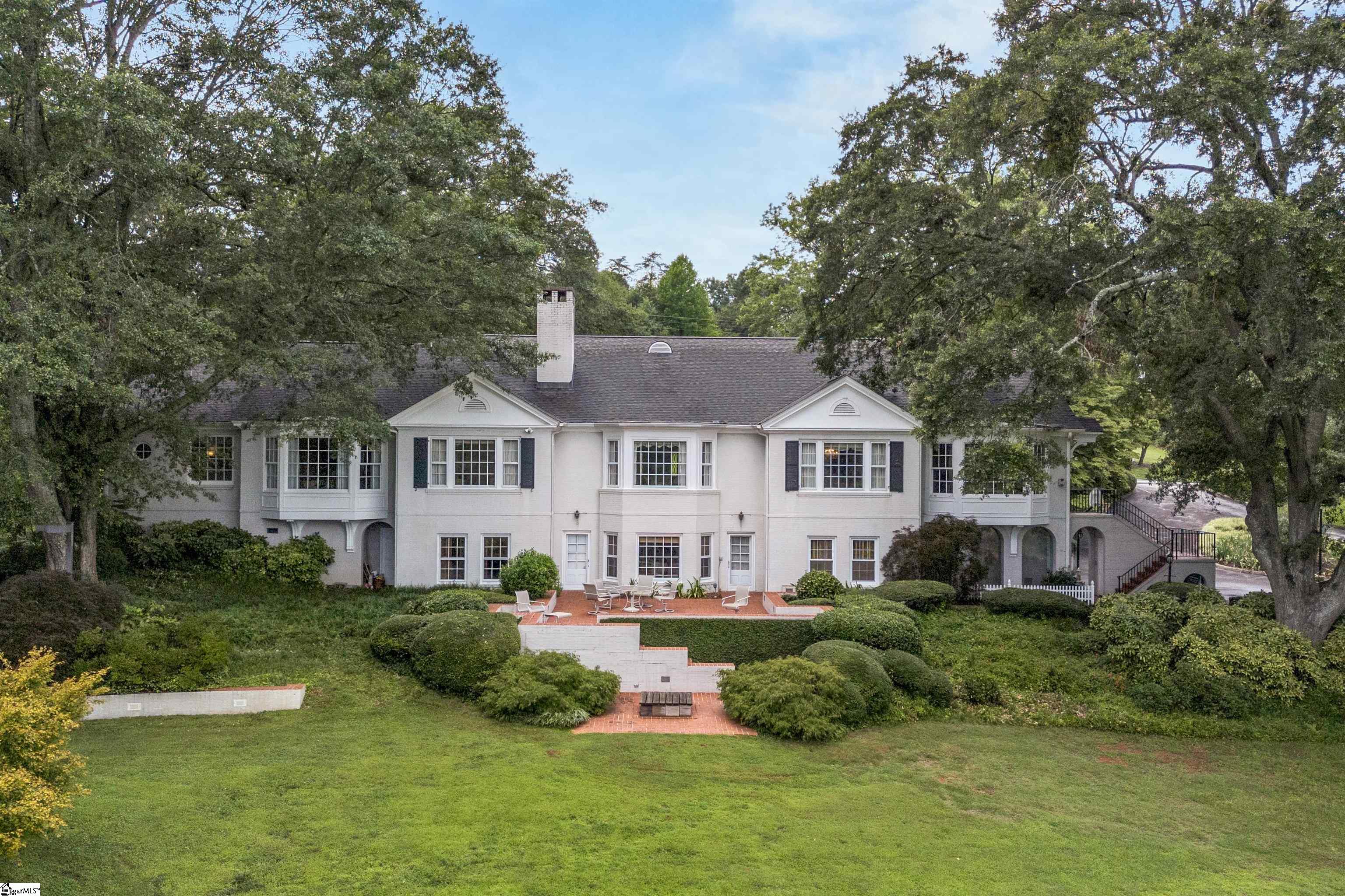 110 E Round Hill Road