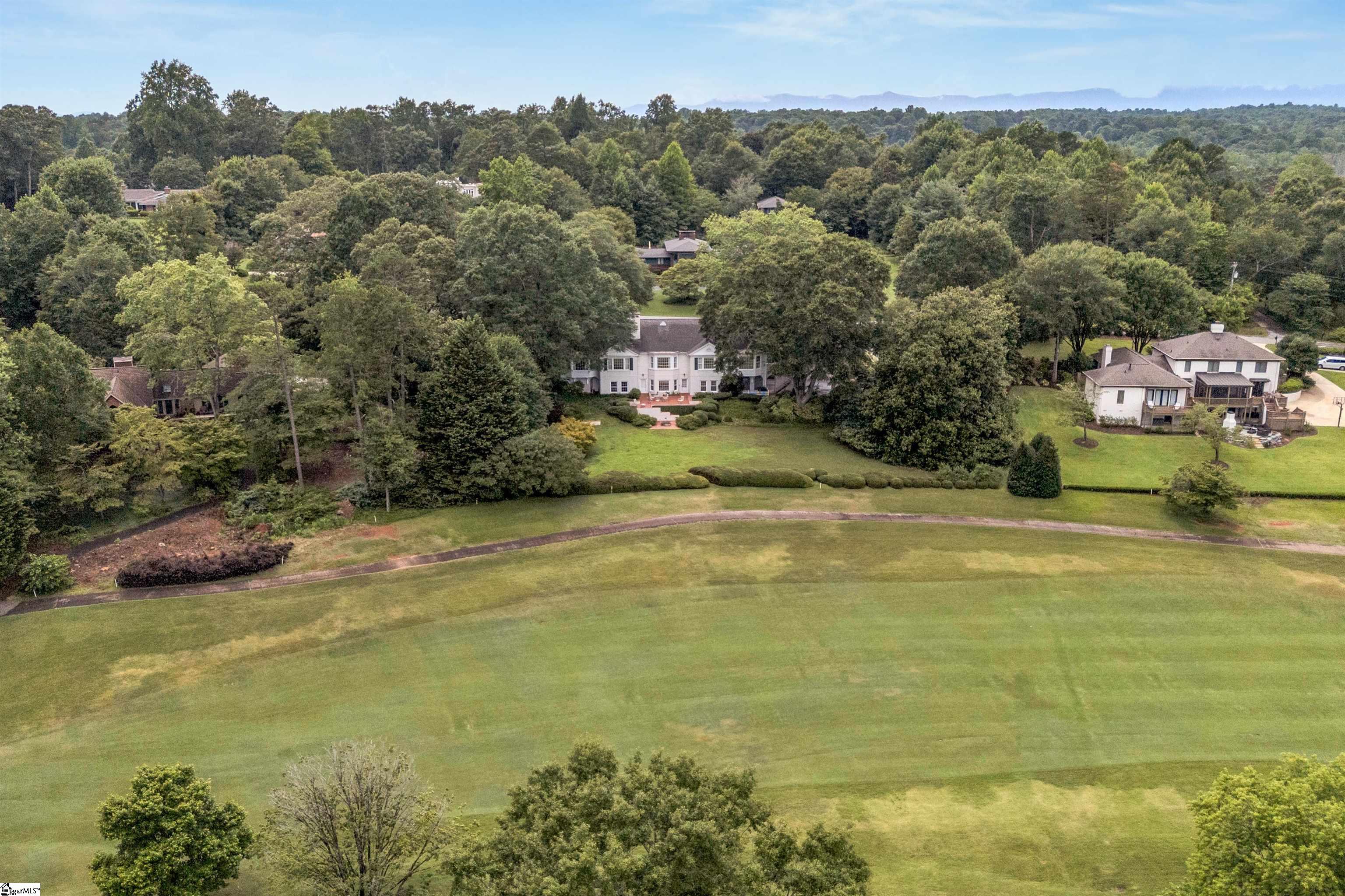 110 E Round Hill Road