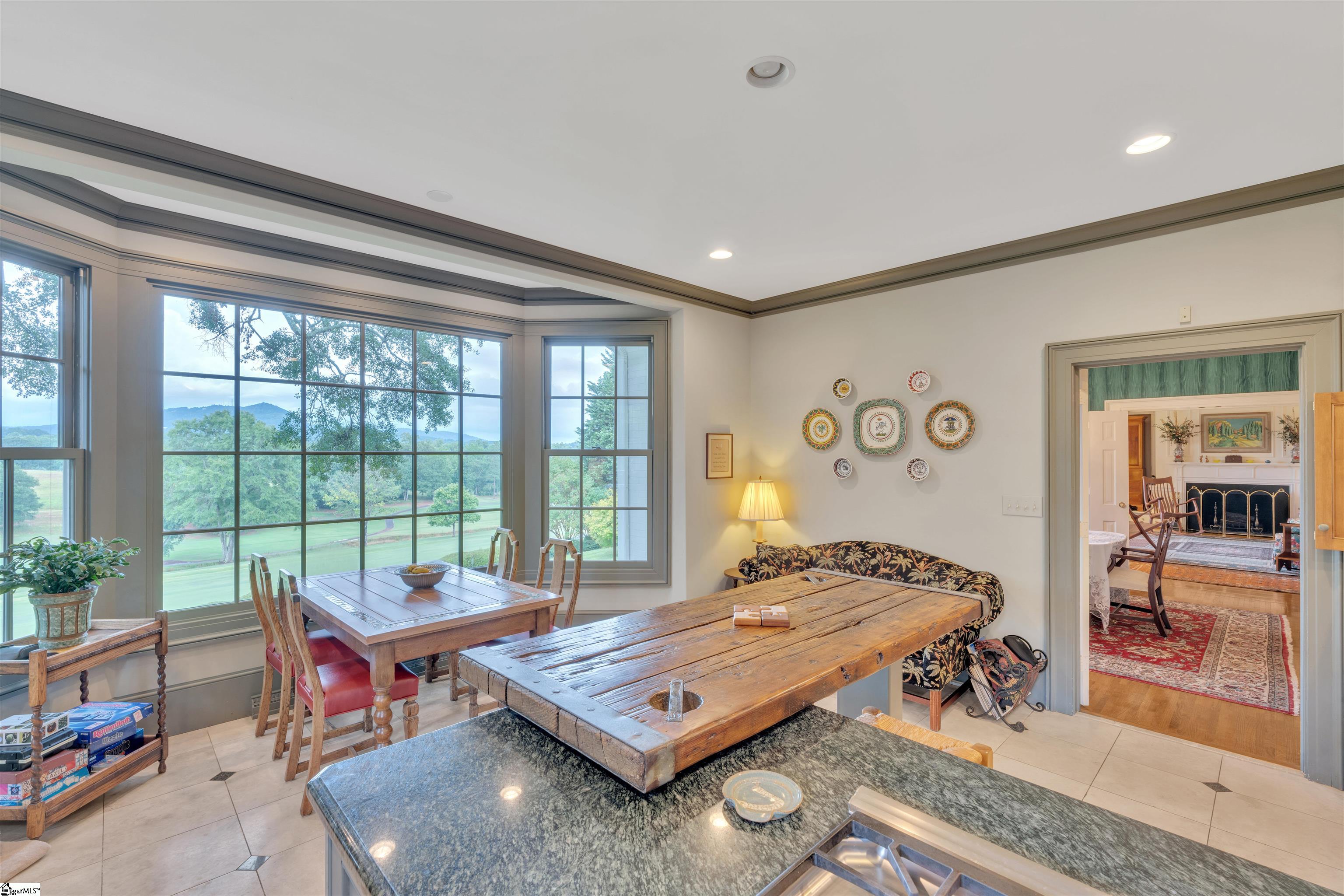 110 E Round Hill Road