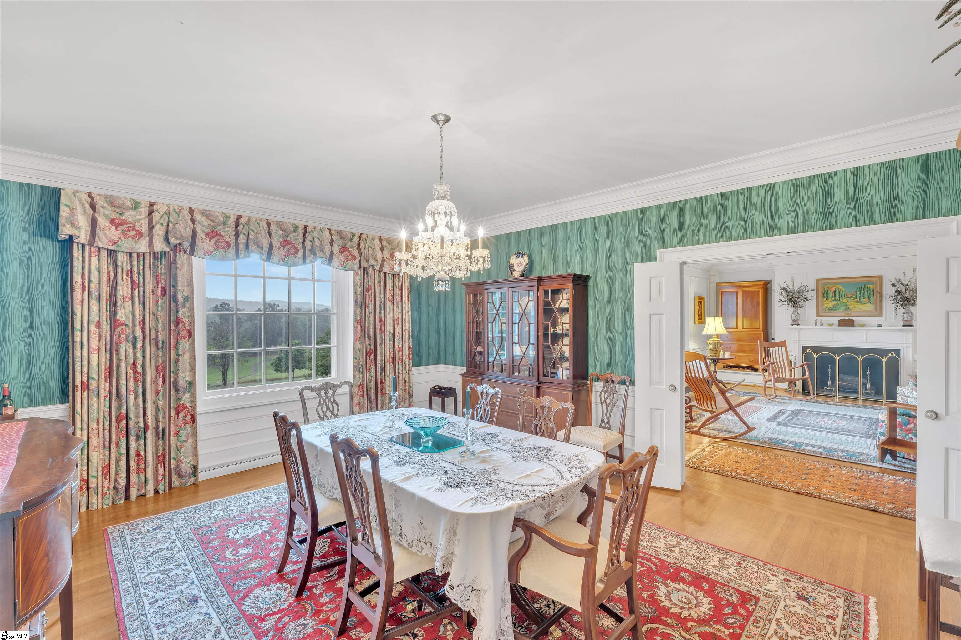 110 E Round Hill Road