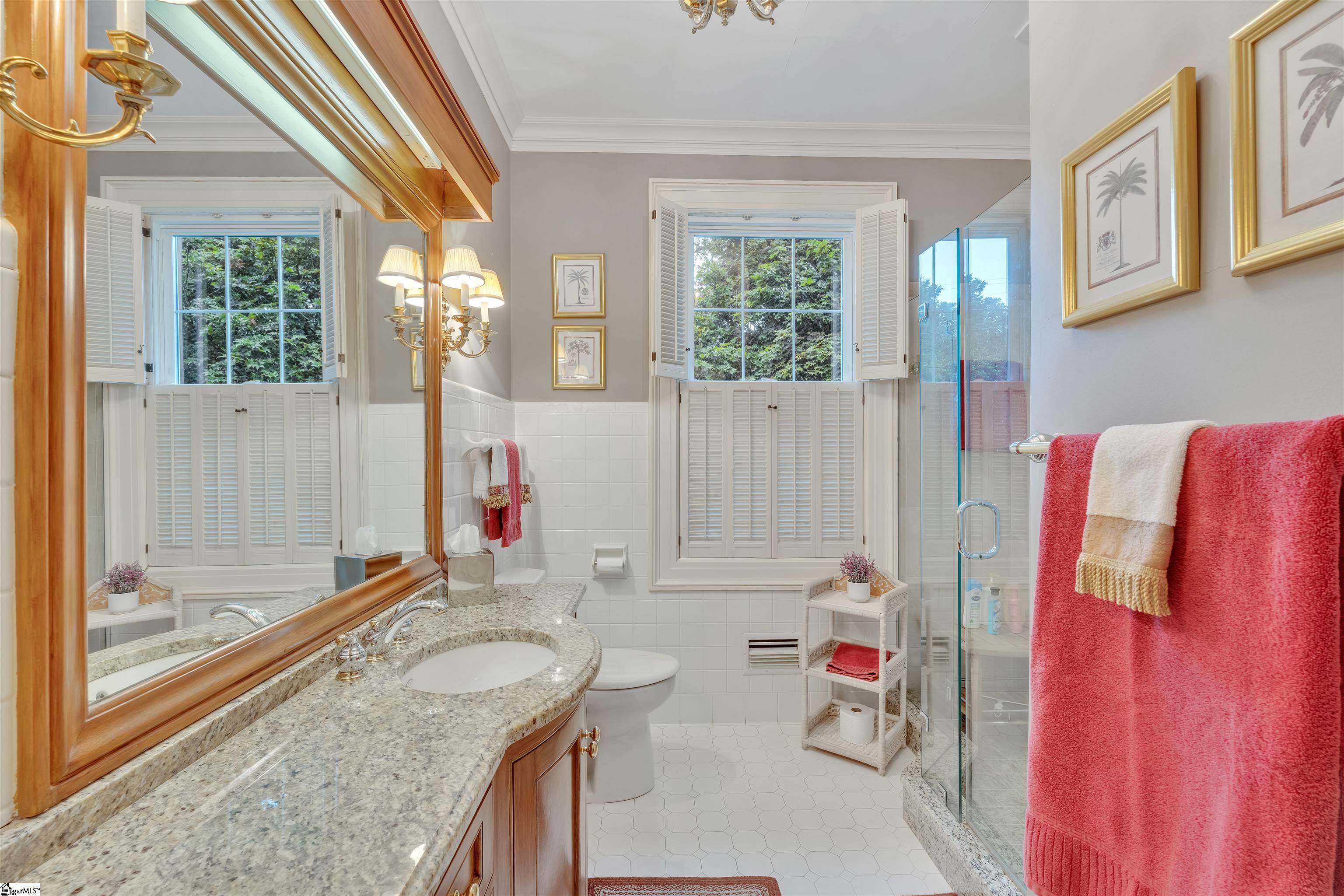 110 E Round Hill Road