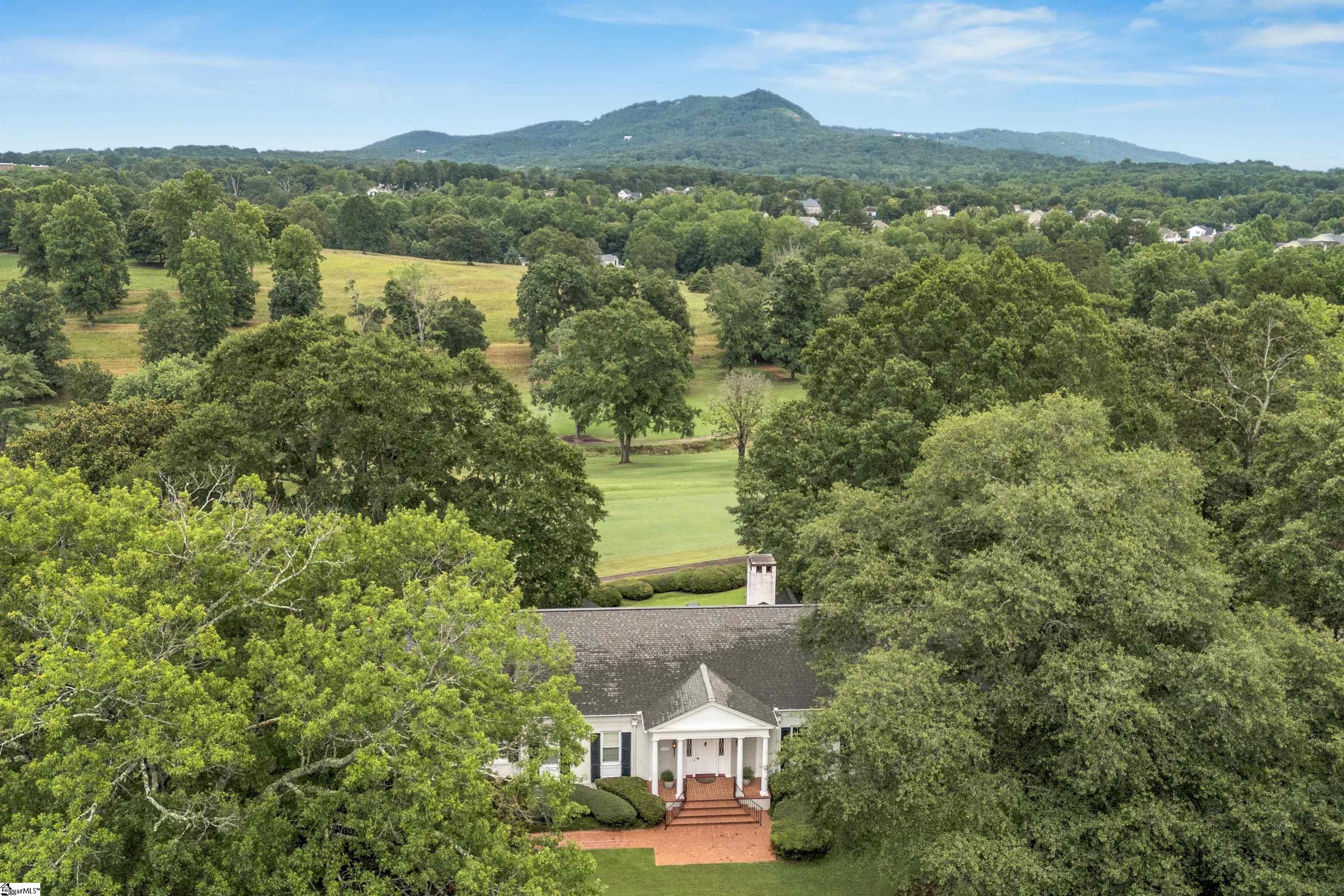 110 E Round Hill Road