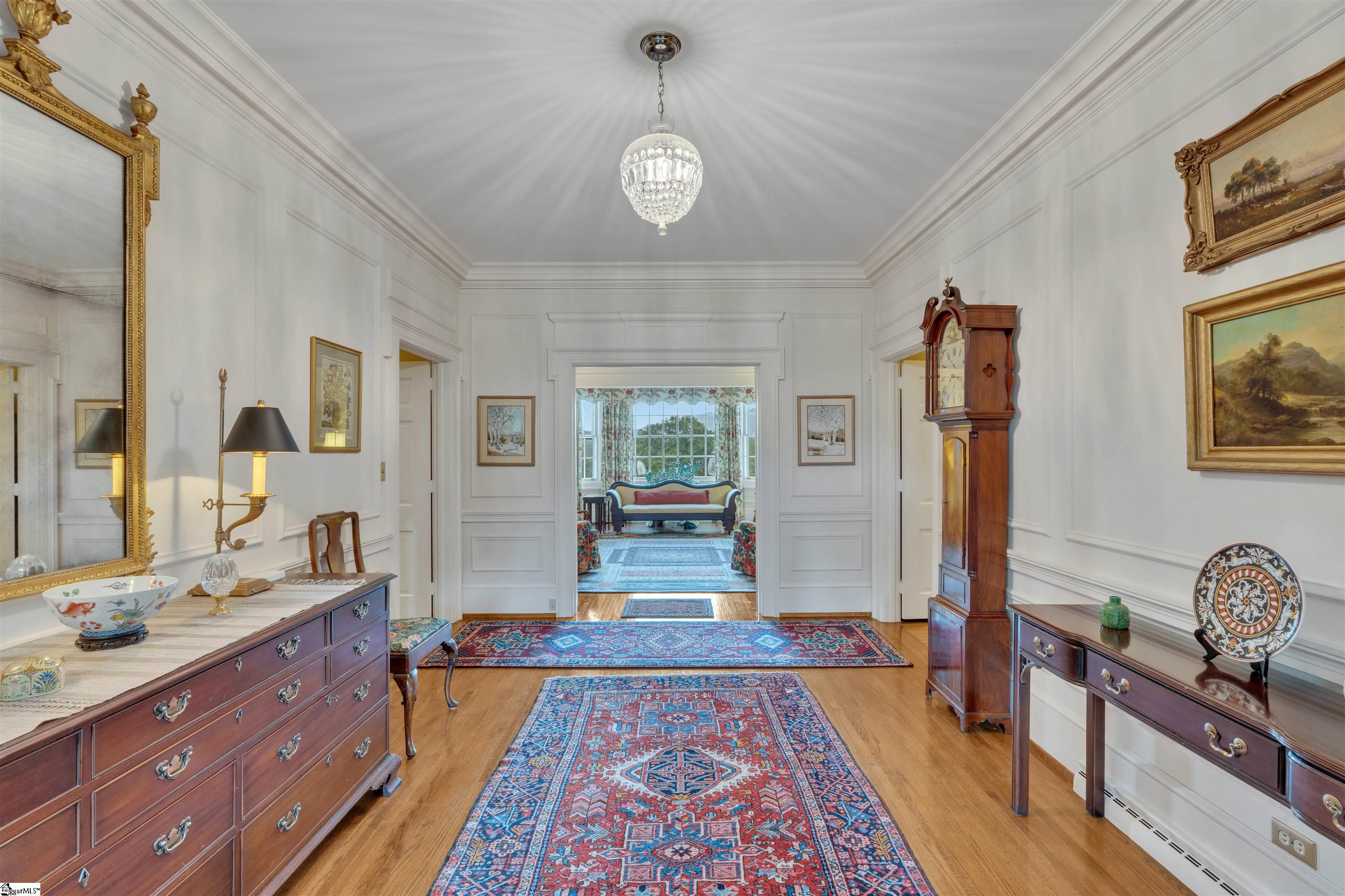 110 E Round Hill Road