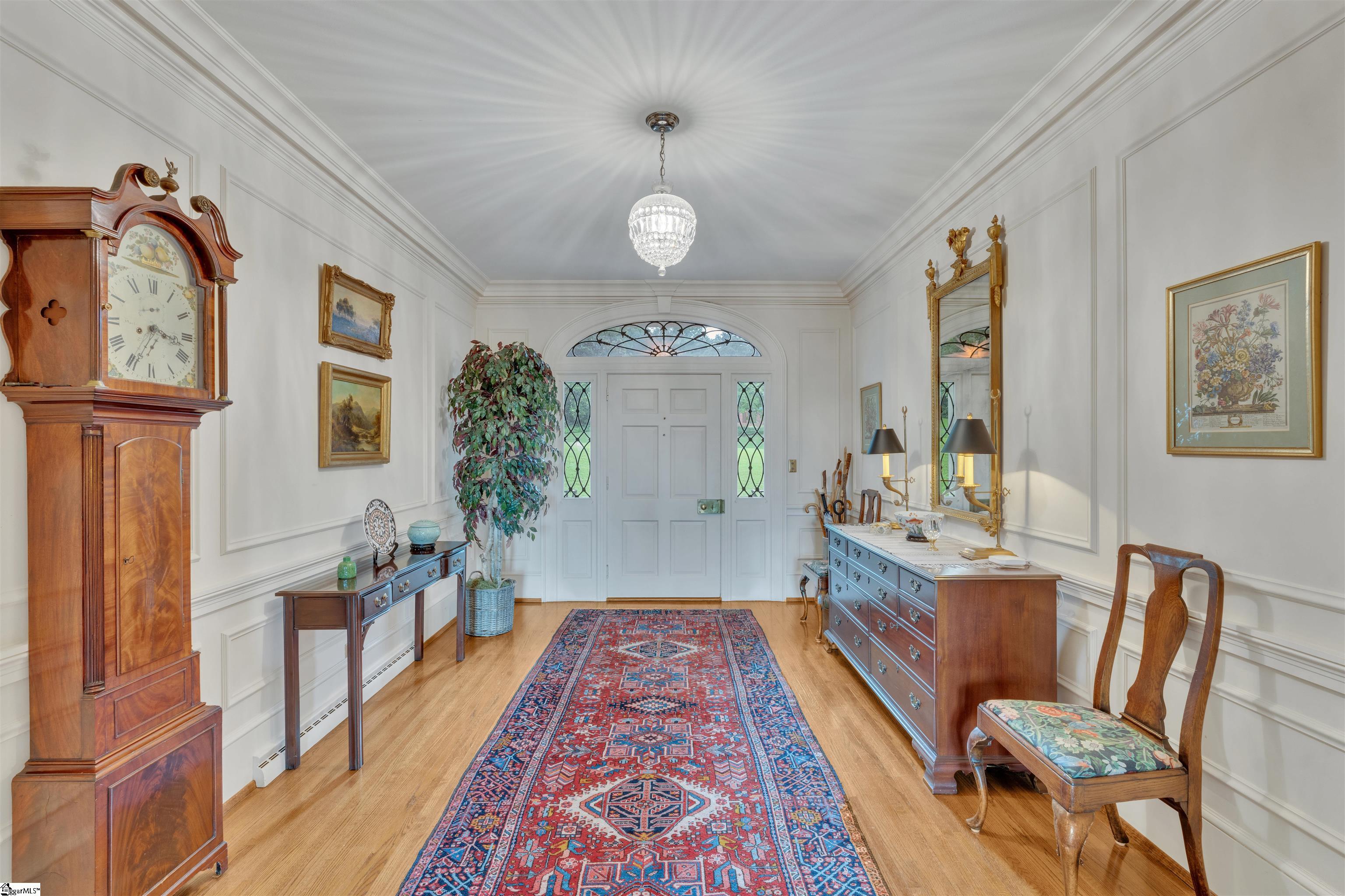 110 E Round Hill Road