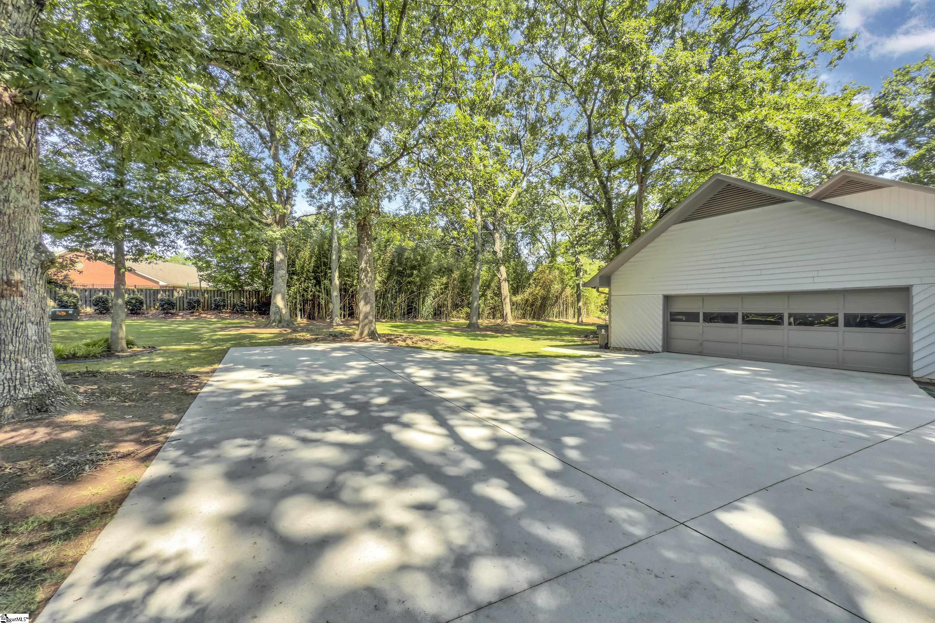 103 Oak Meadow Drive