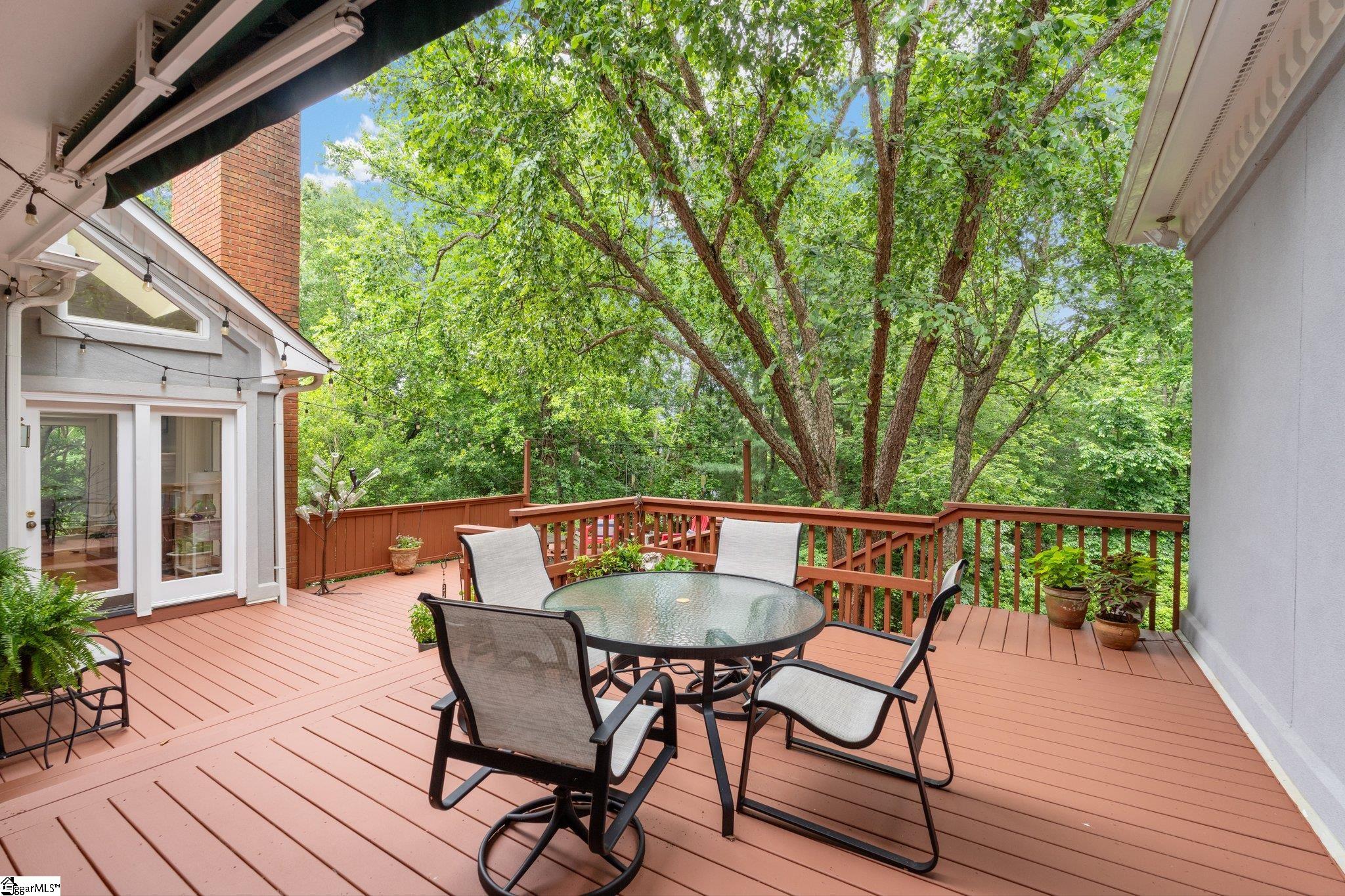 120 Thornblade Boulevard