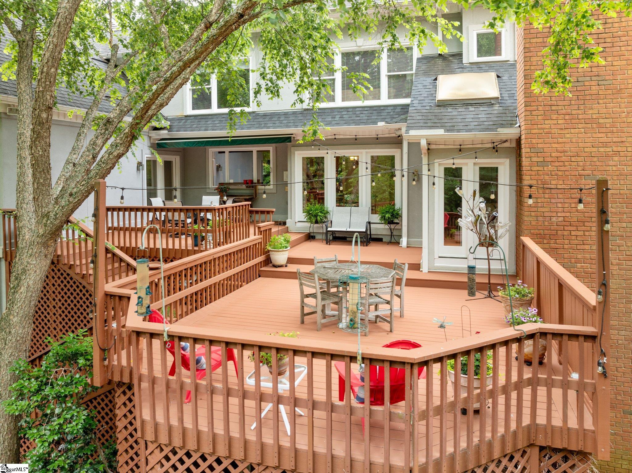 120 Thornblade Boulevard