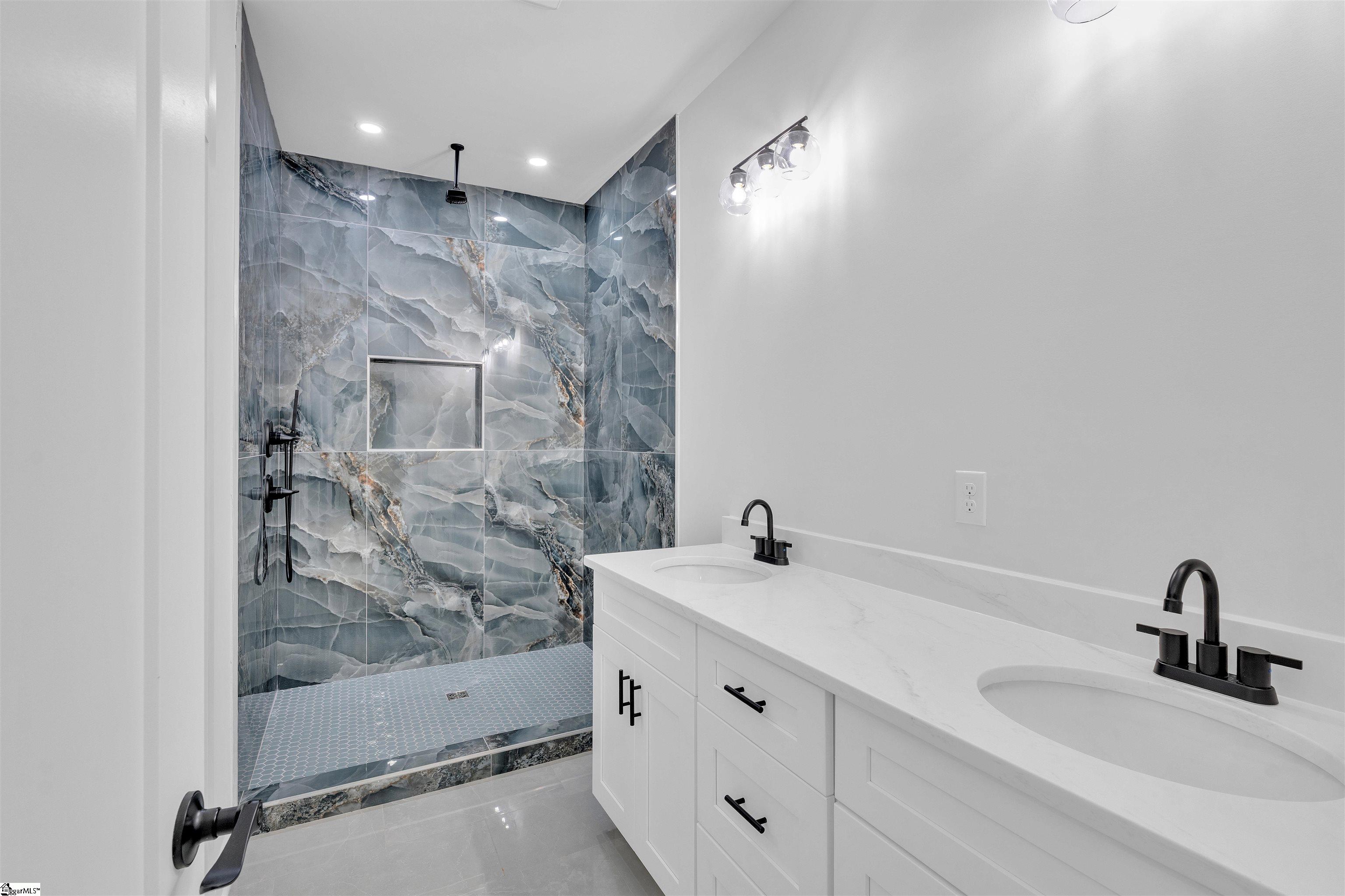 320 W Caroline Street