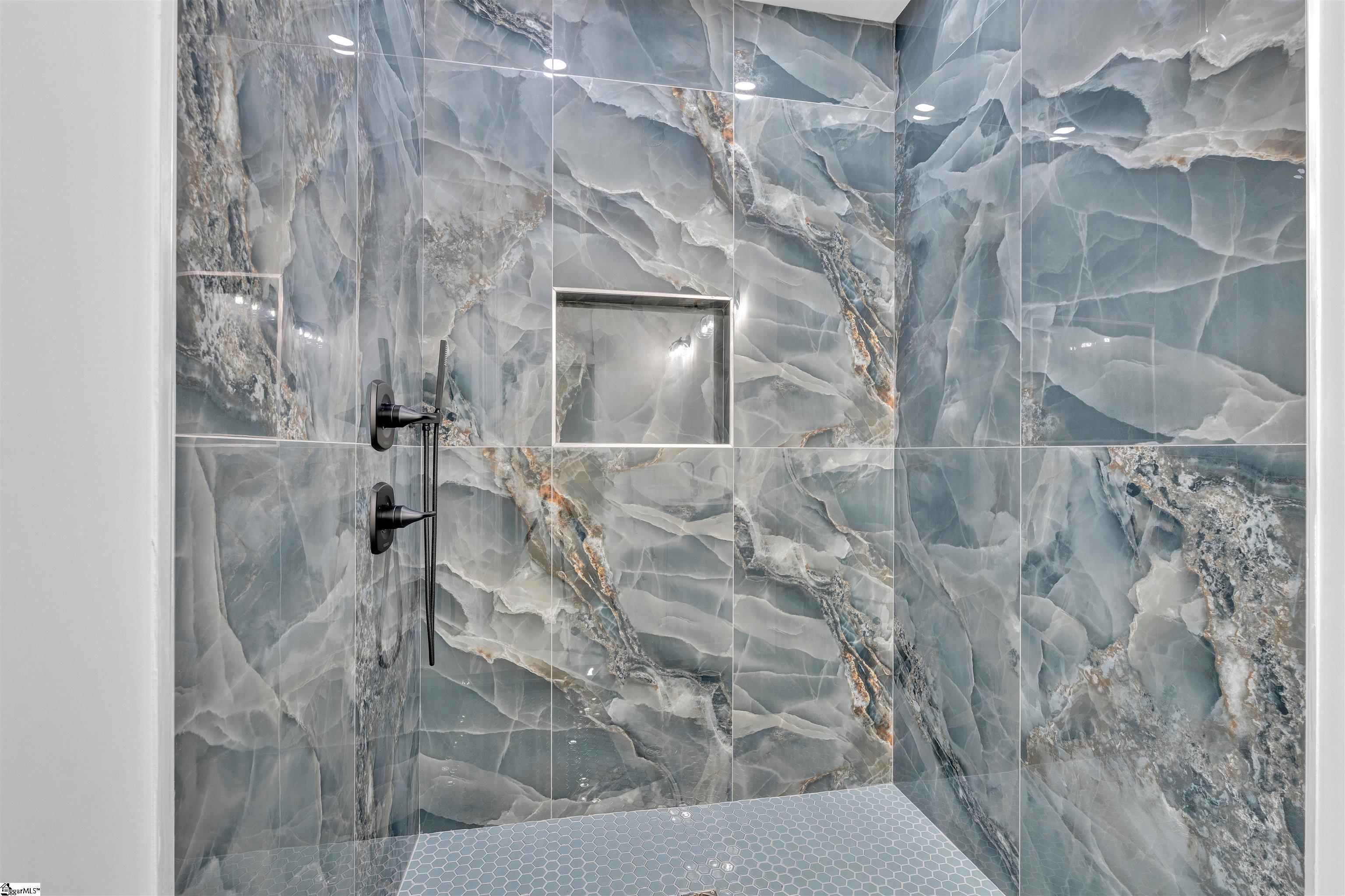 320 W Caroline Street