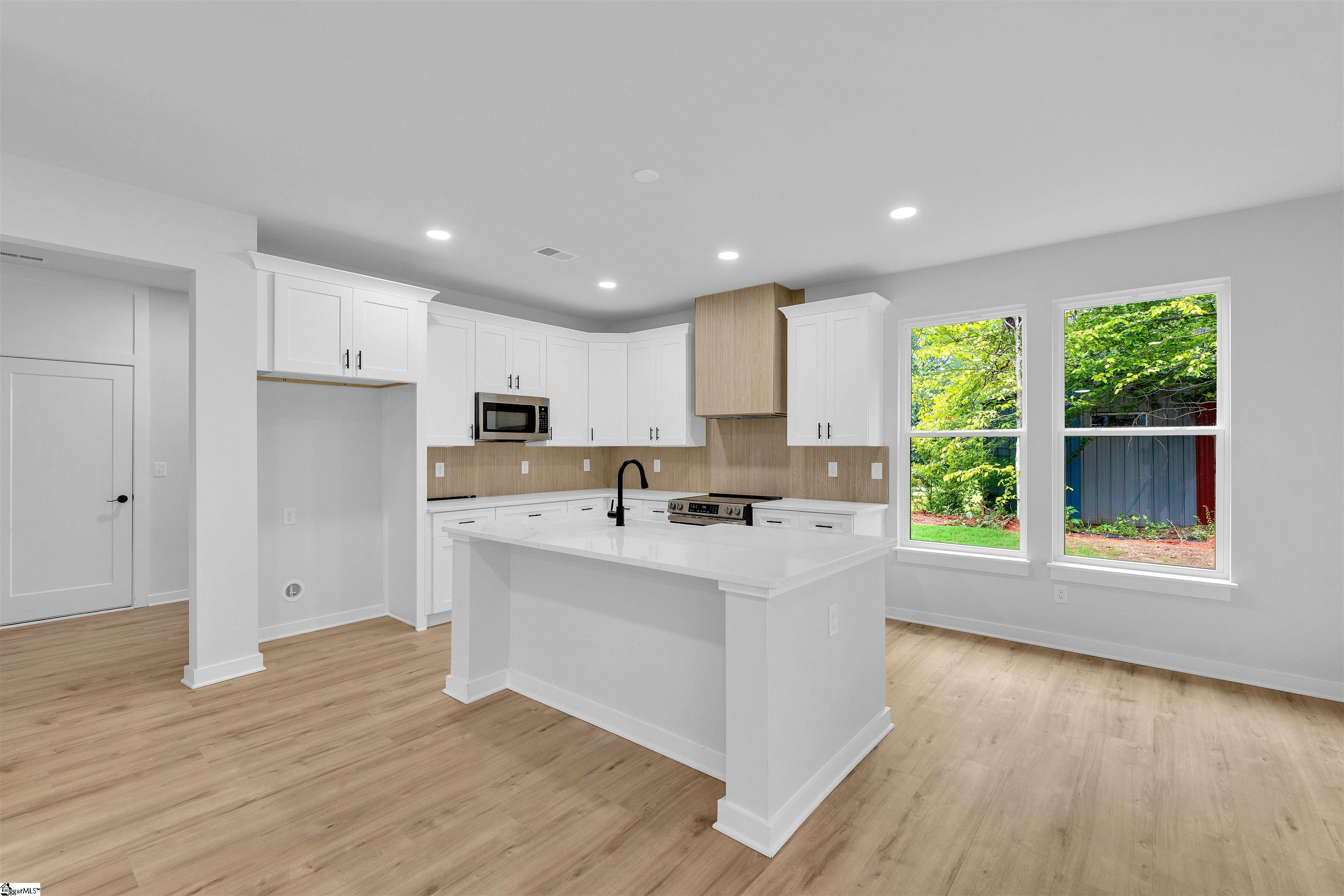 320 W Caroline Street