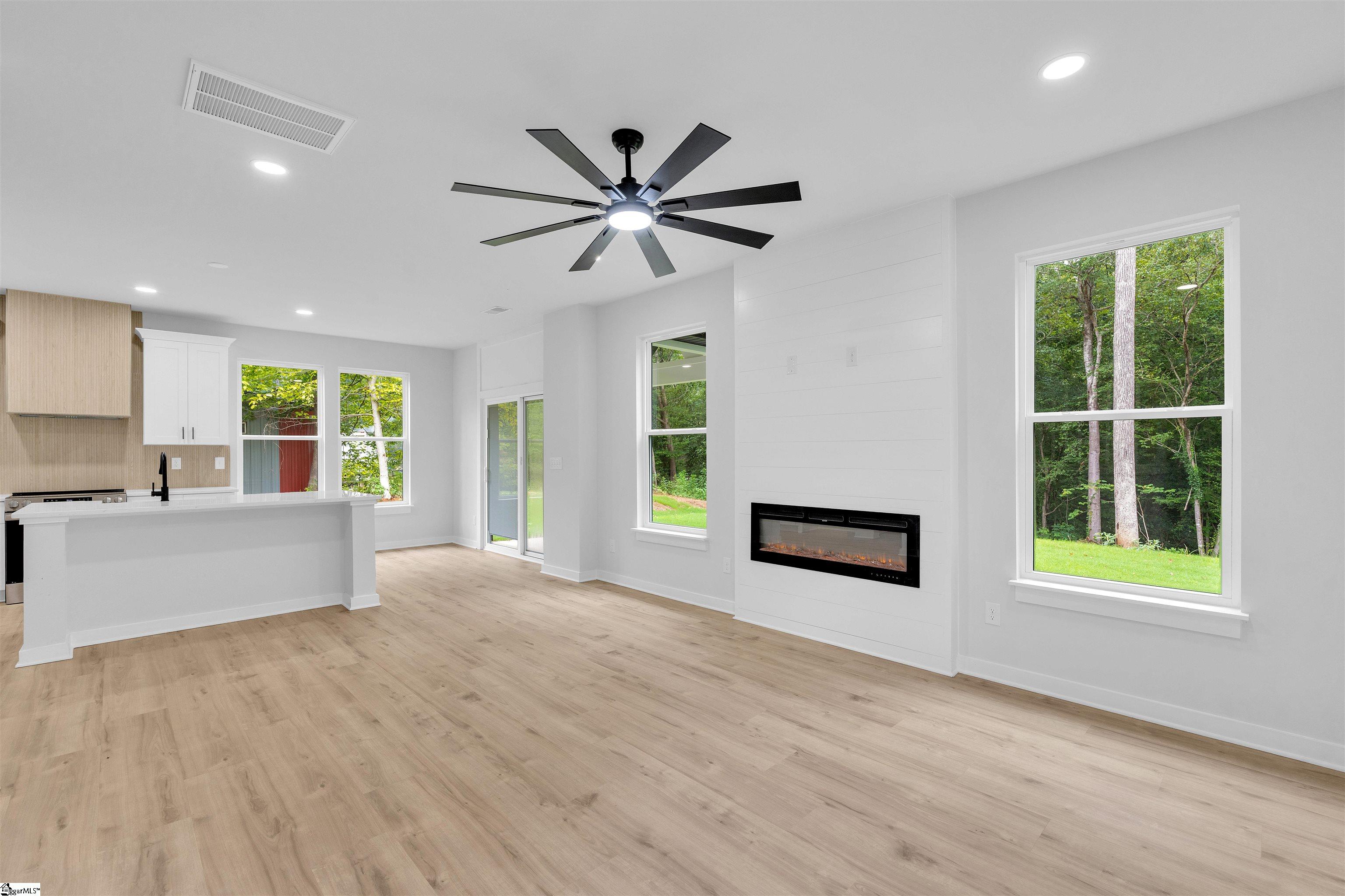 320 W Caroline Street