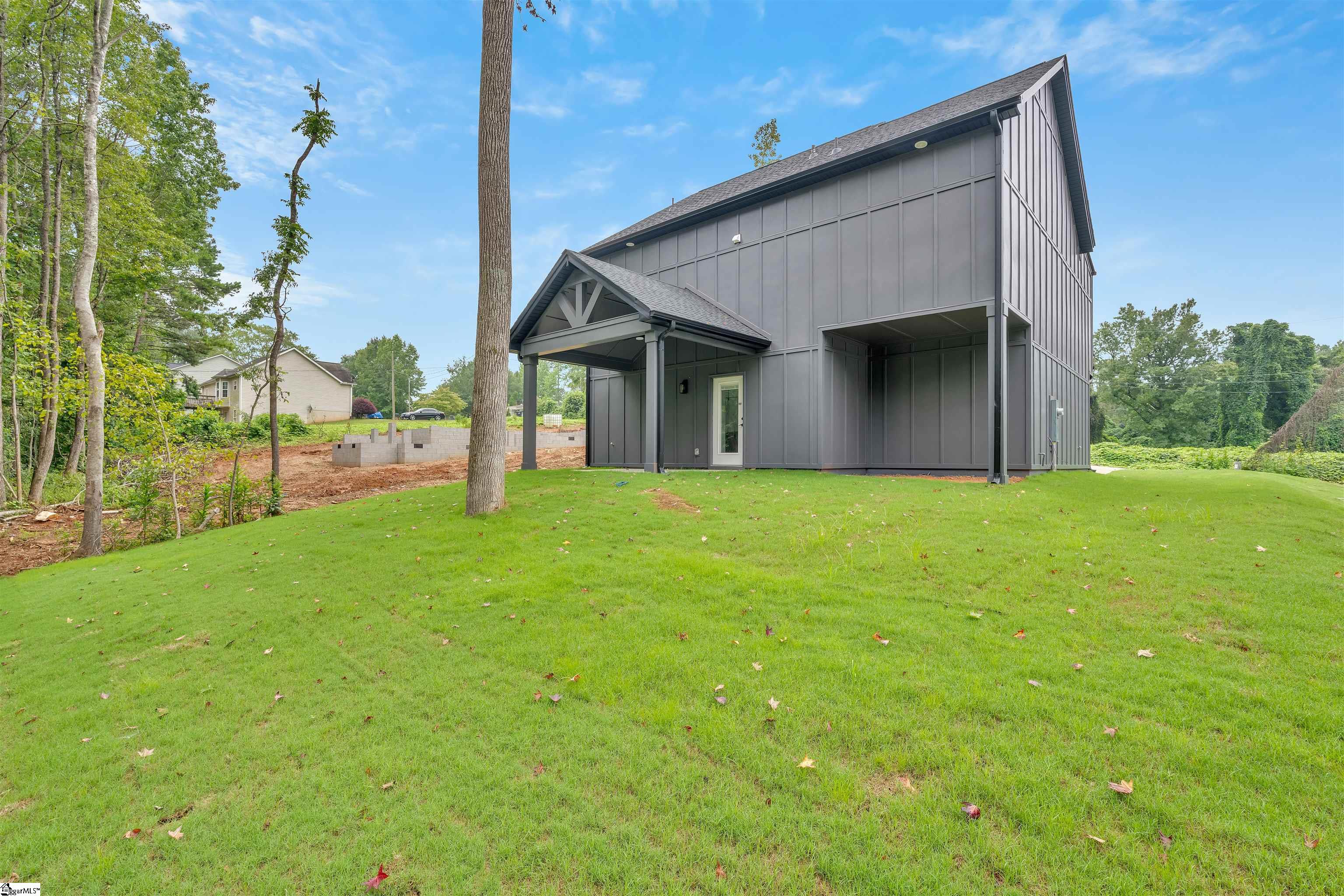 318 W Caroline Street