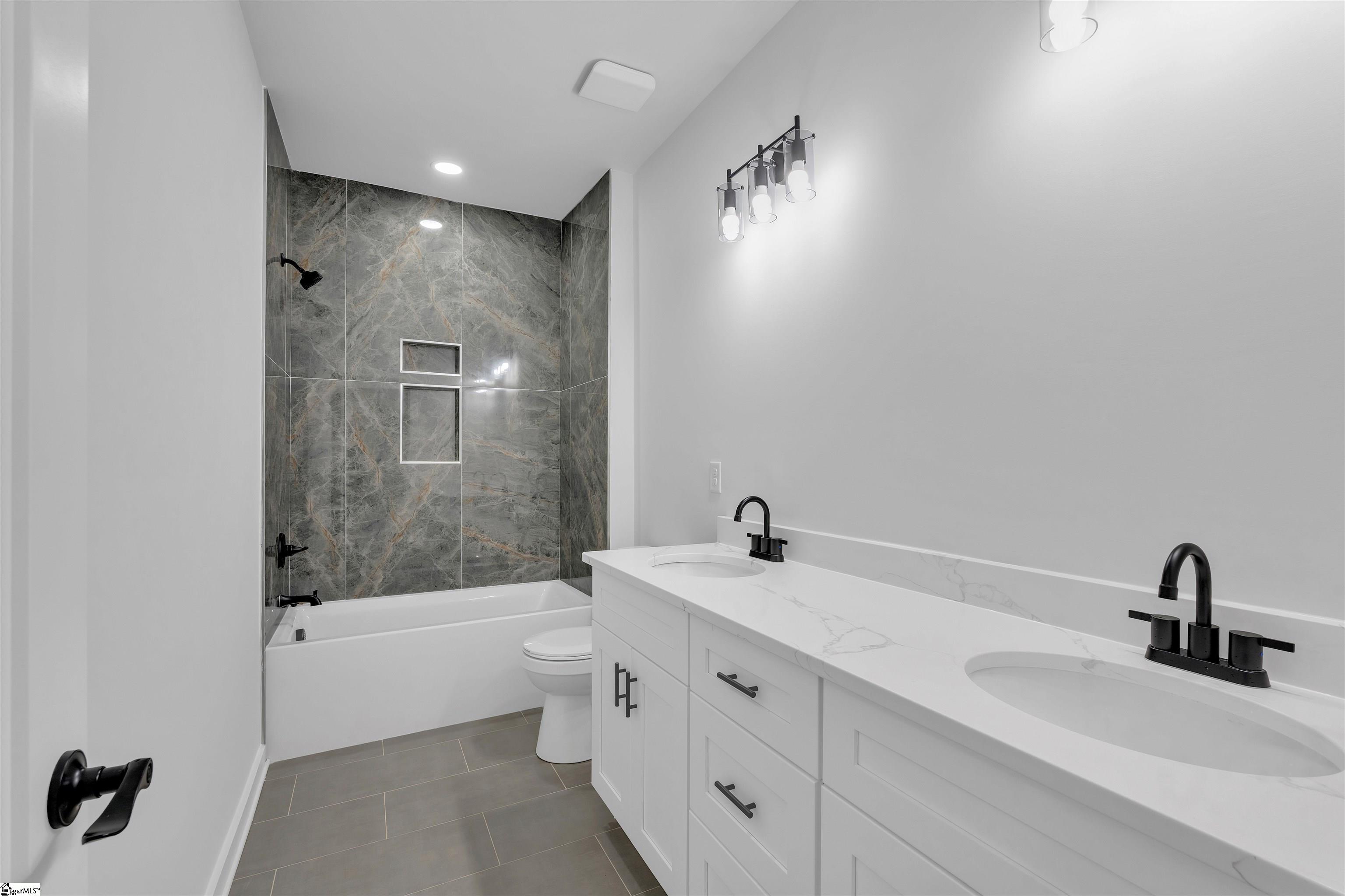 318 W Caroline Street