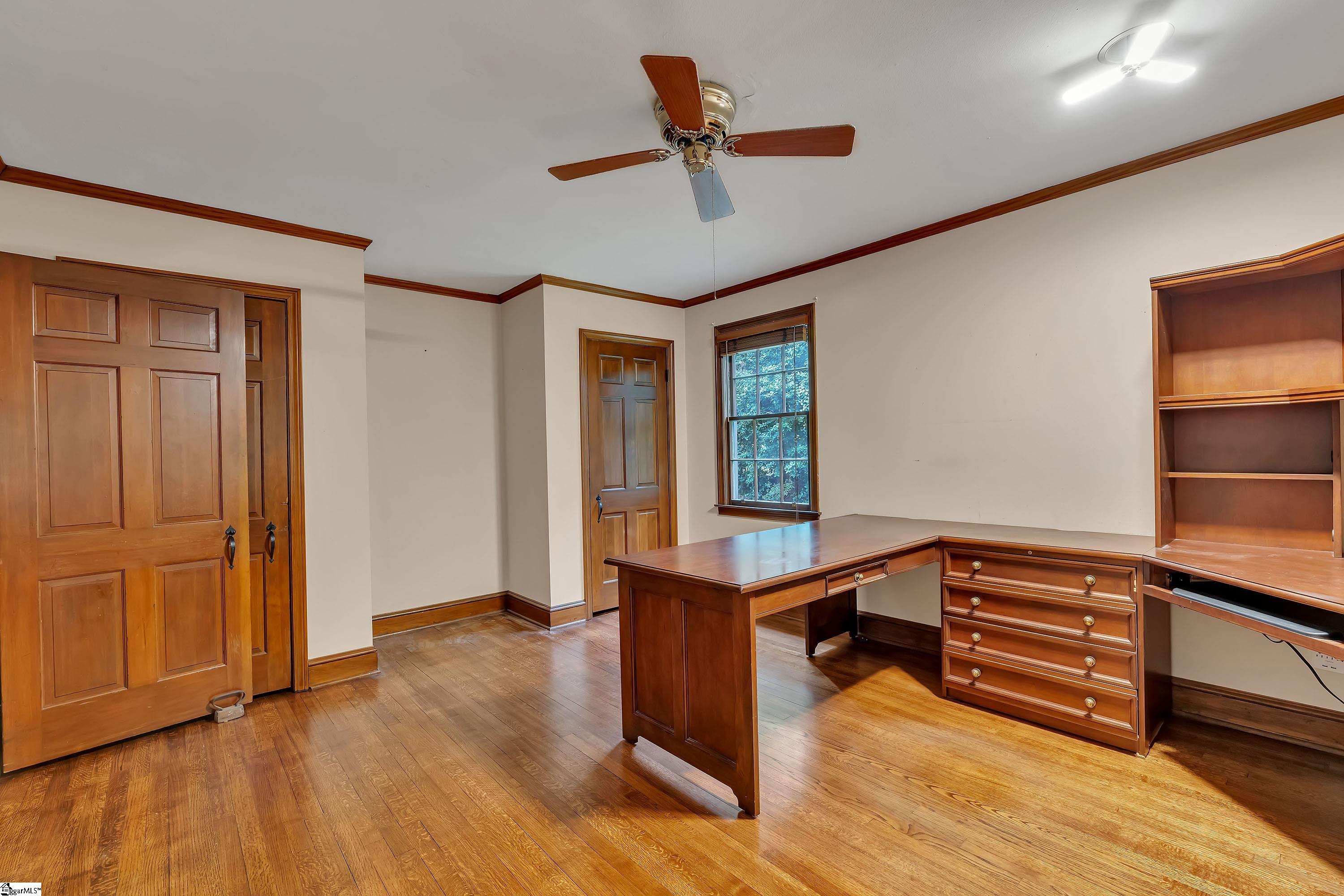 100 W Seven Oaks Drive