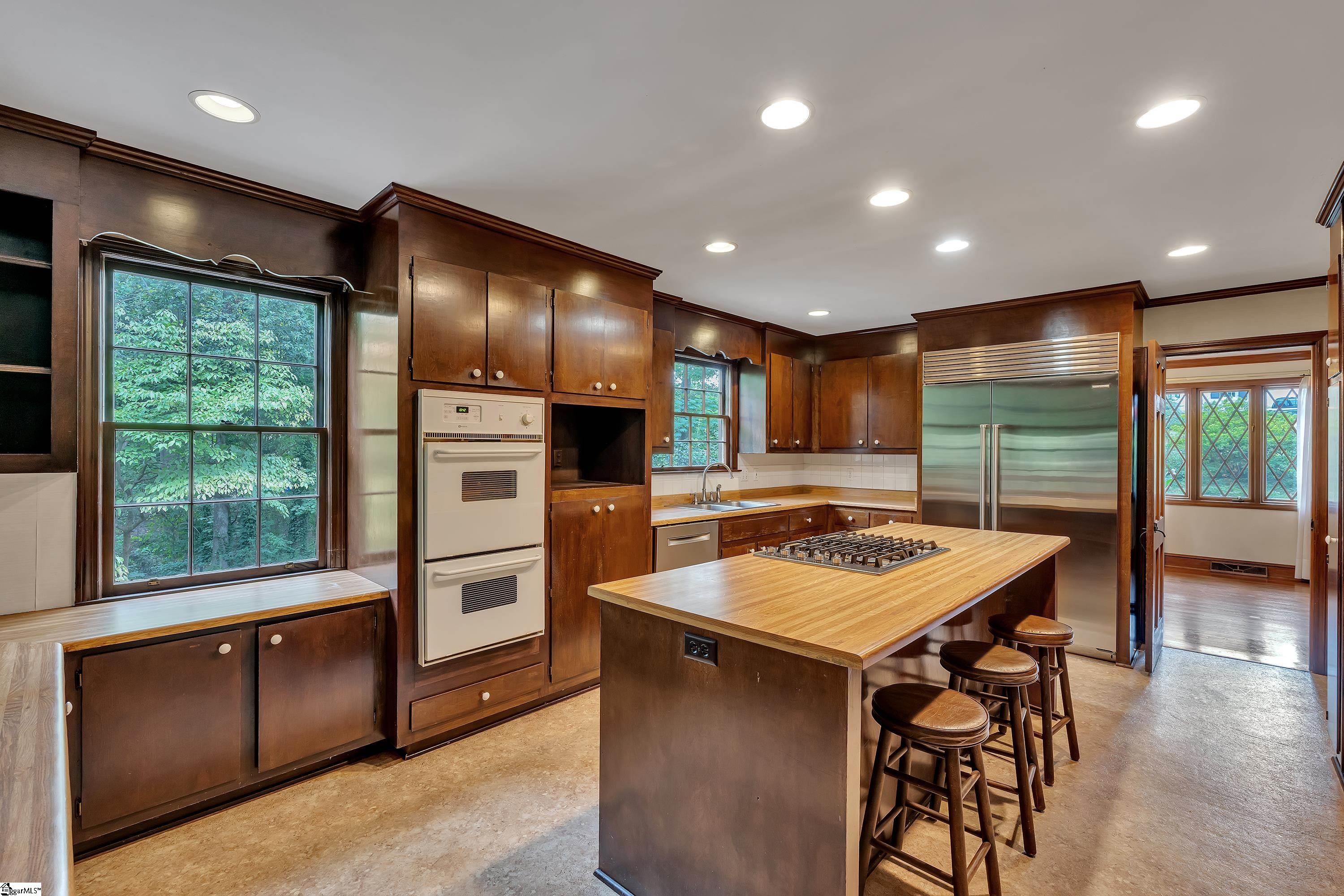 100 W Seven Oaks Drive